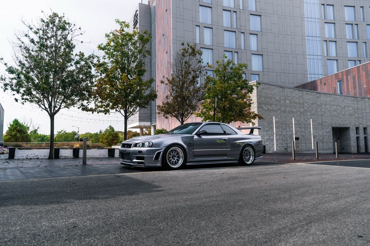R34 GTR with Motivo Forged CS-E custom wheels in frozen brushed gunmetal face and gloss polished clear lip side view — view 10