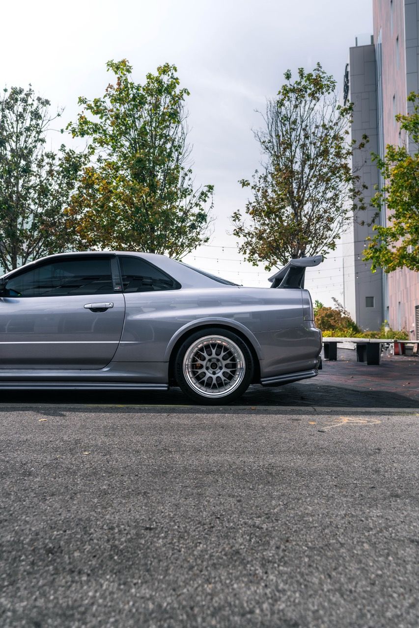 R34 GTR with Motivo Forged CS-E custom wheels in frozen brushed gunmetal face and gloss polished clear lip side view — view 34