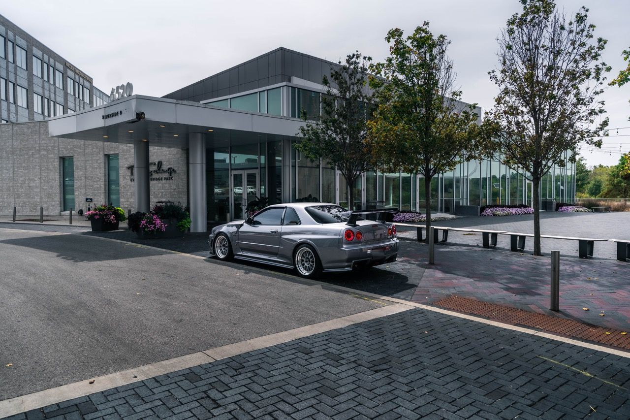 R34 GTR with Motivo Forged CS-E custom wheels in frozen brushed gunmetal face and gloss polished clear lip side view — view 35