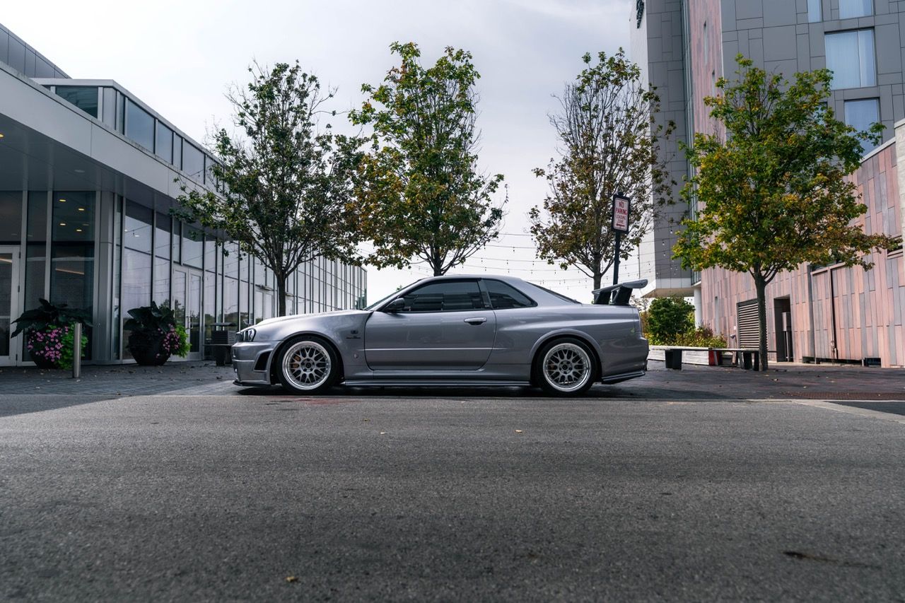 R34 GTR with Motivo Forged CS-E custom wheels in frozen brushed gunmetal face and gloss polished clear lip side view — view 4