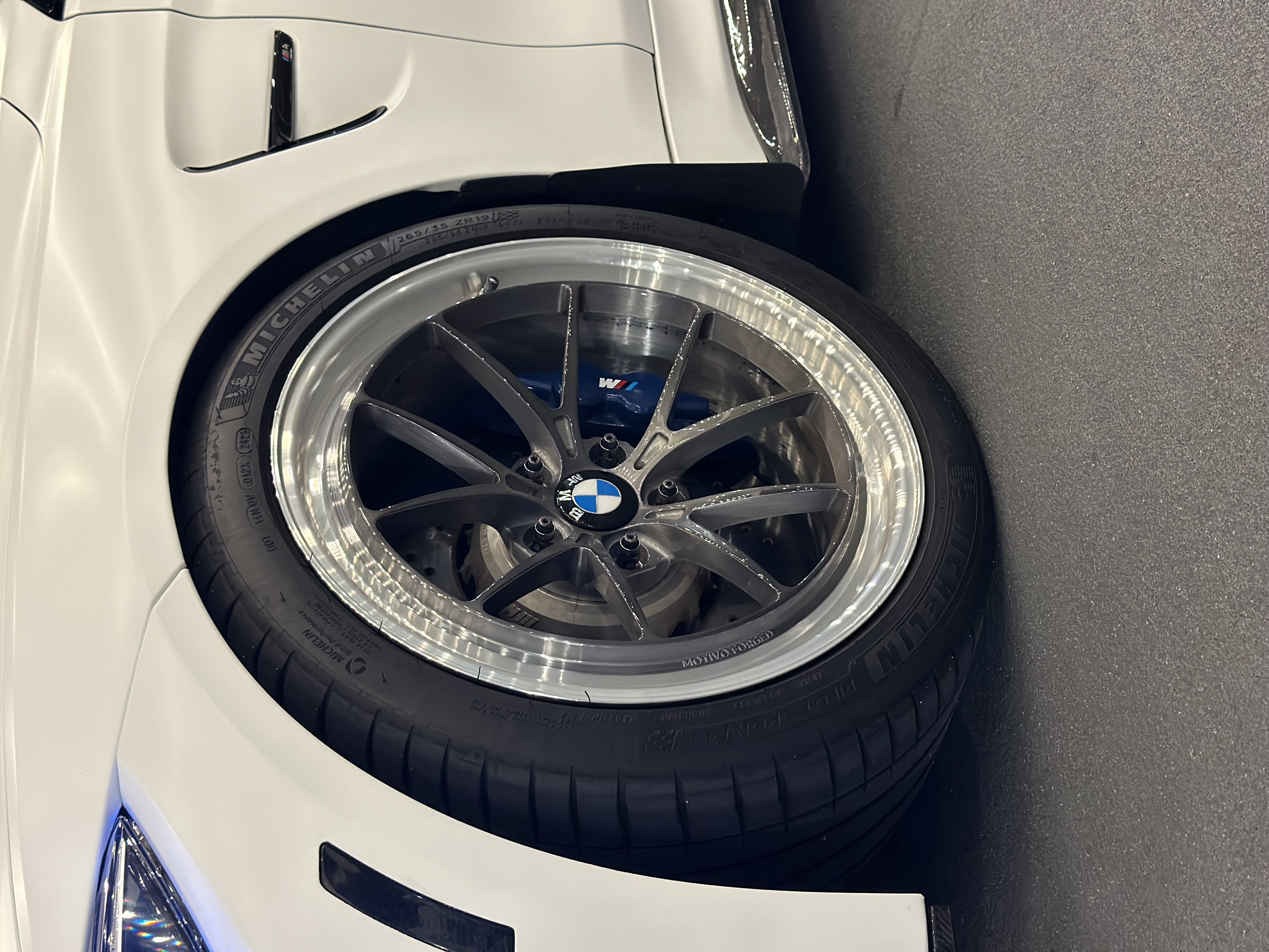 2016 BMW M4 with Motivo Forged MB-C custom wheels in gloss brushed gunmetal and gloss polished clear detail view