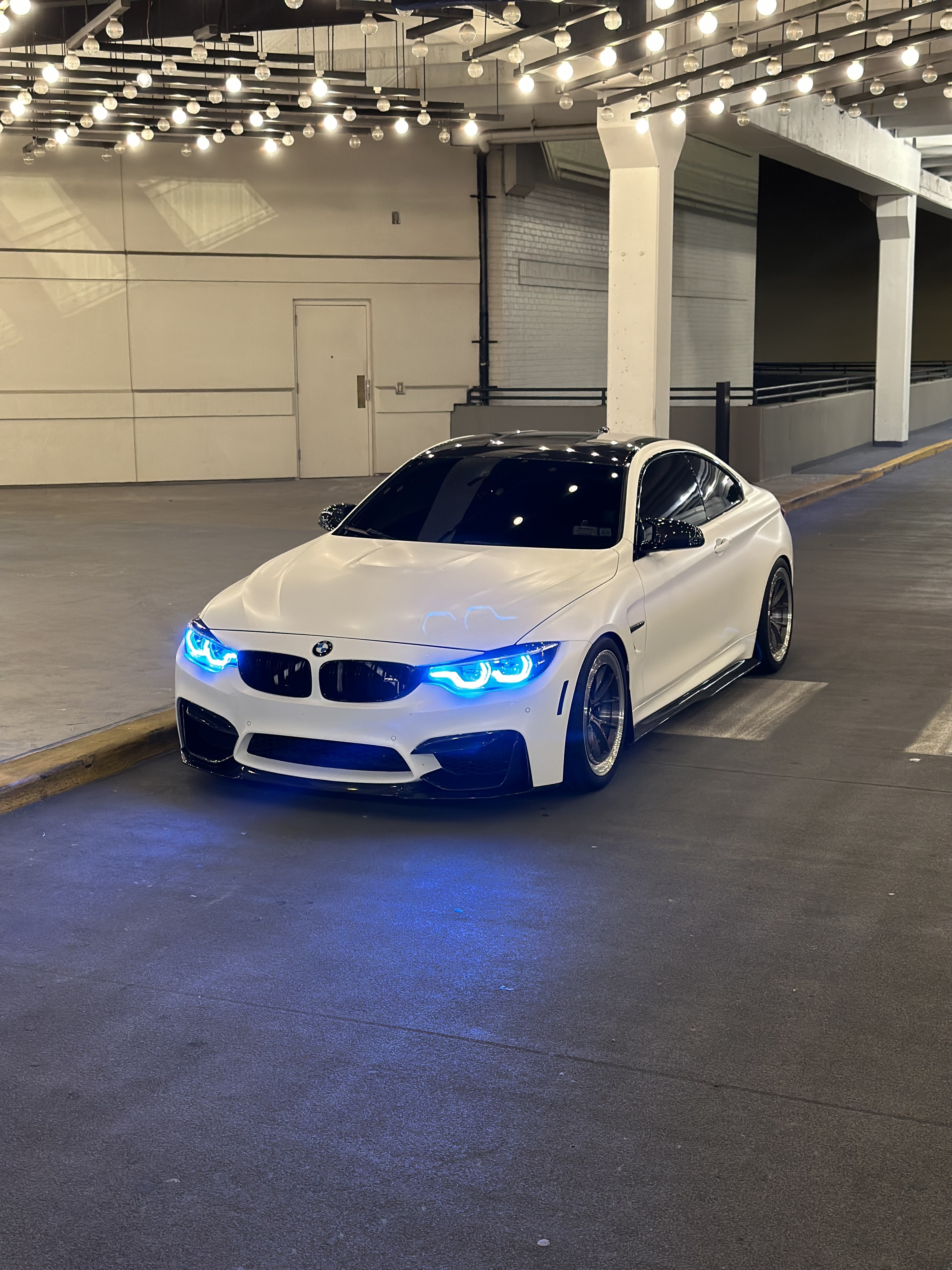 2016 BMW M4 with Motivo Forged MB-C custom wheels in gloss brushed gunmetal and gloss polished clear detail view