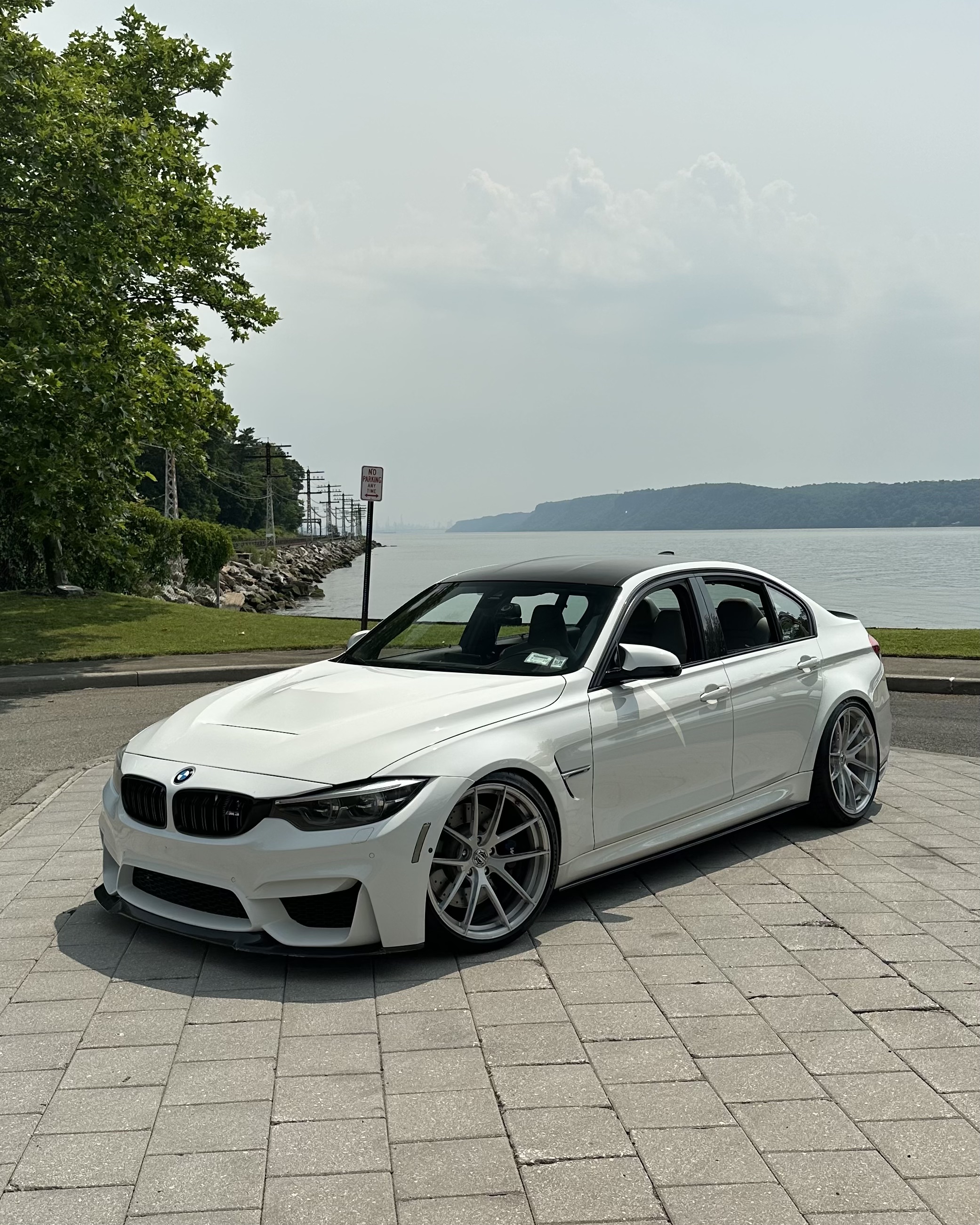 2017 BMW M3 with Motivo Forged MB-K custom wheels in gloss brushed clear detail view