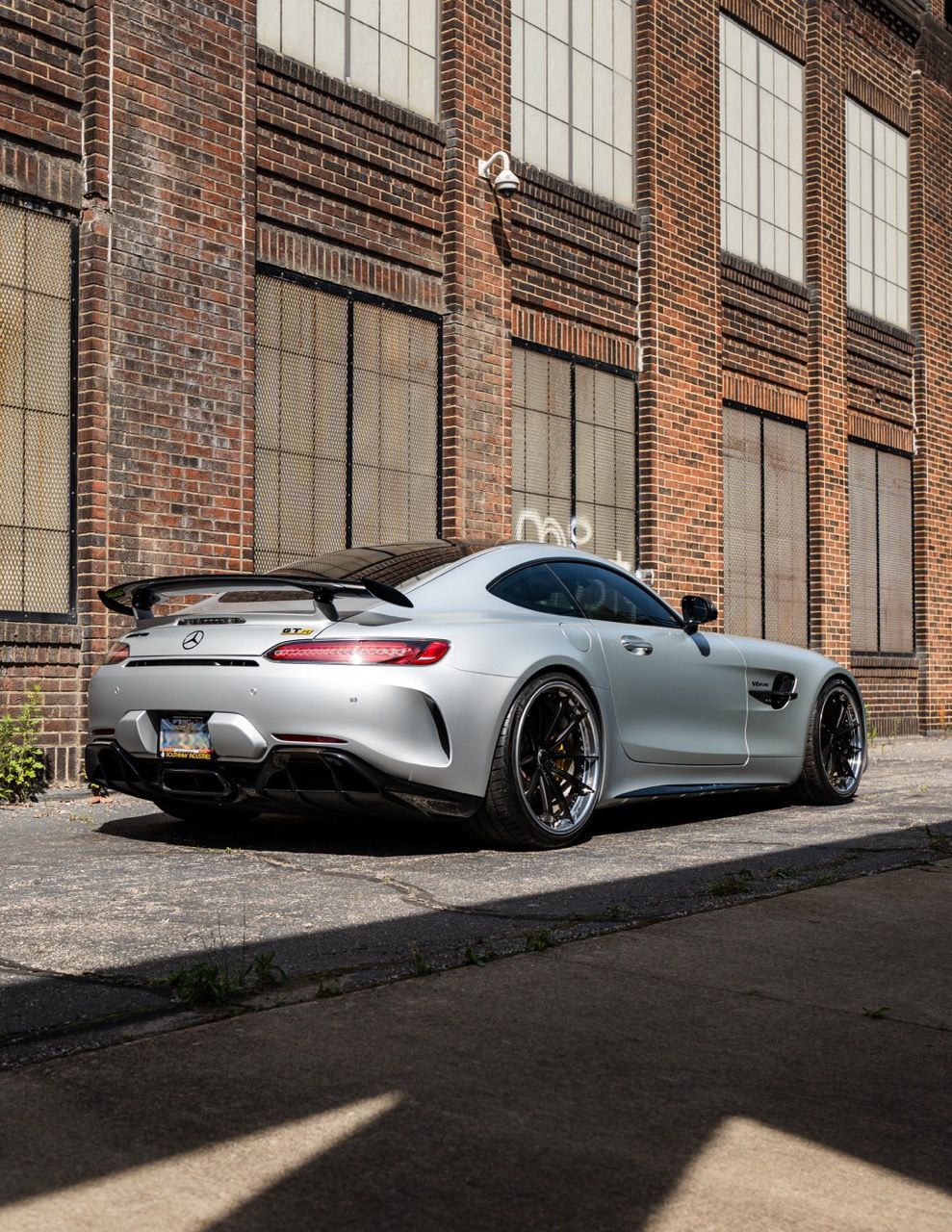 Mercedes-Benz AMG GTR with Motivo Forged CS-N custom wheels in frozen black face and gloss polished clear lip side view — view 2