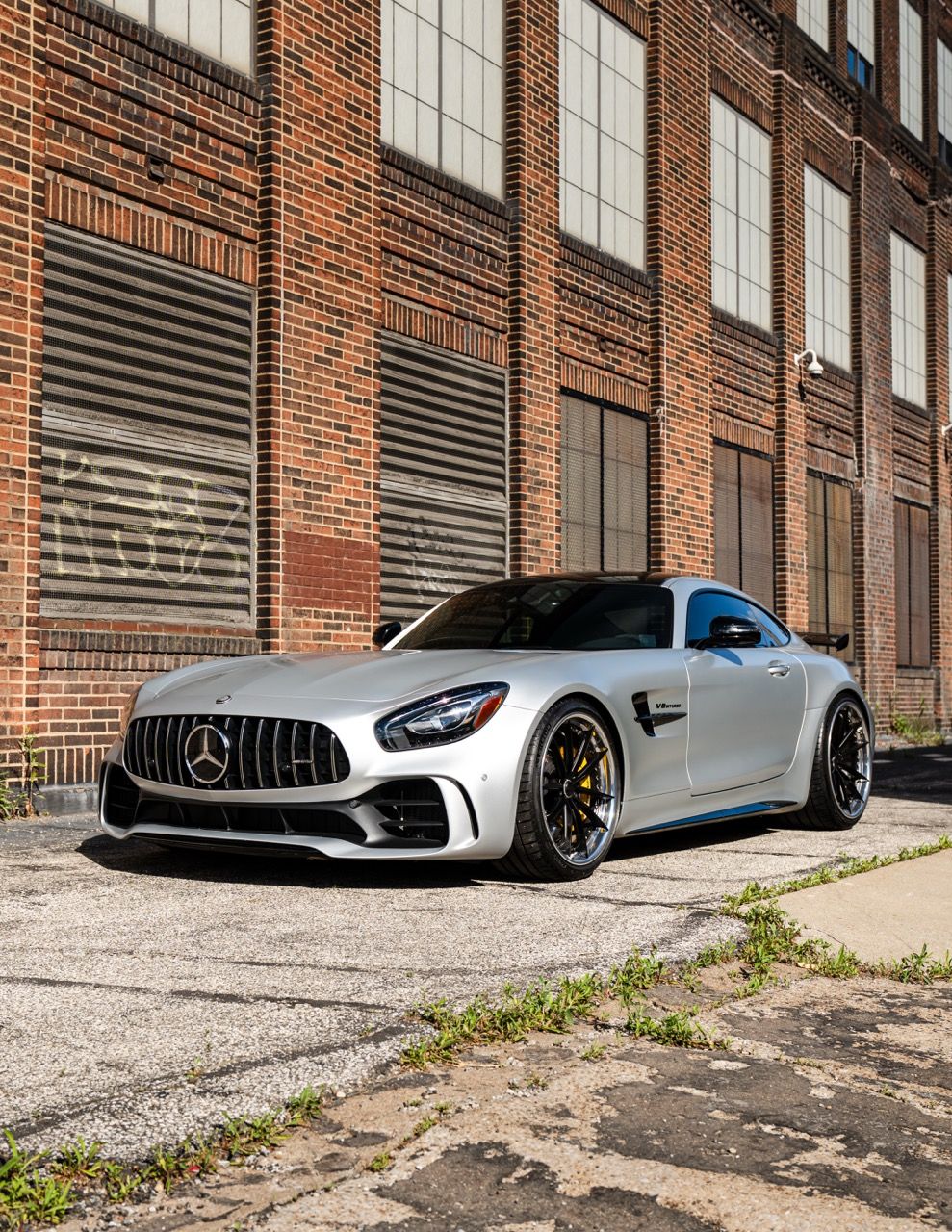 Mercedes-Benz AMG GTR with Motivo Forged CS-N custom wheels in frozen black face and gloss polished clear lip side view — view 43
