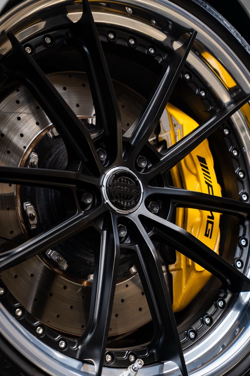 Mercedes-Benz AMG GTR with Motivo Forged CS-N custom wheels in frozen black face and gloss polished clear lip front wheel view