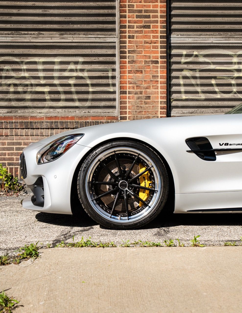 Mercedes-Benz AMG GTR with Motivo Forged CS-N custom wheels in frozen black face and gloss polished clear lip front wheel view