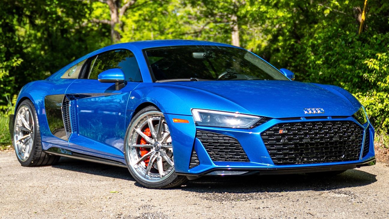 Gen 3 Audi R8 with Motivo Forged CS-M custom wheels in frozen brushed gunmetal face and gloss polished clear lip side view — view 1