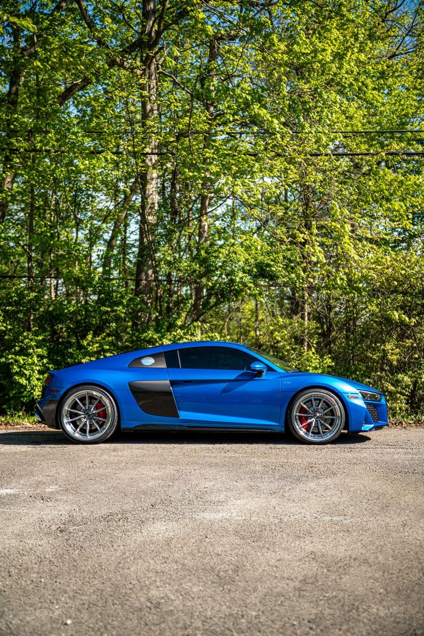 Gen 3 Audi R8 with Motivo Forged CS-M custom wheels in frozen brushed gunmetal face and gloss polished clear lip side view