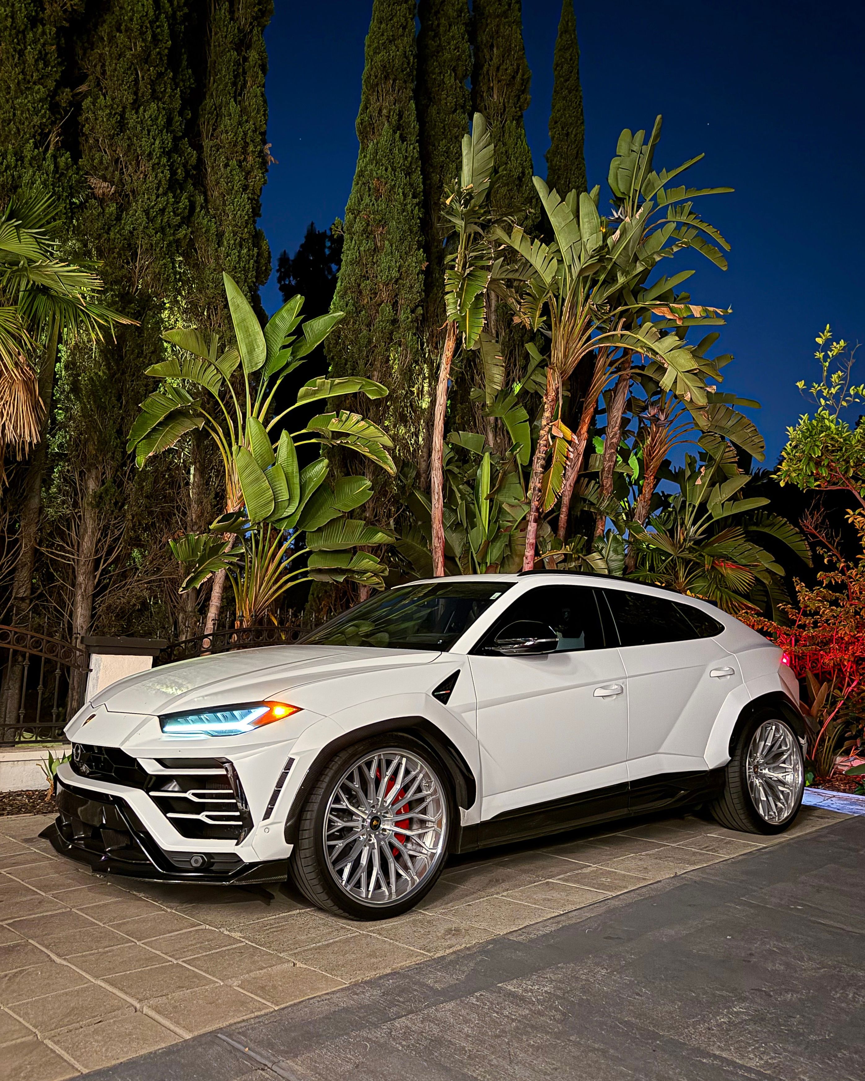Lamborghini Urus with Motivo Forged CS-S custom wheels in gloss brushed clear face and gloss polished clear lip side view — view 3