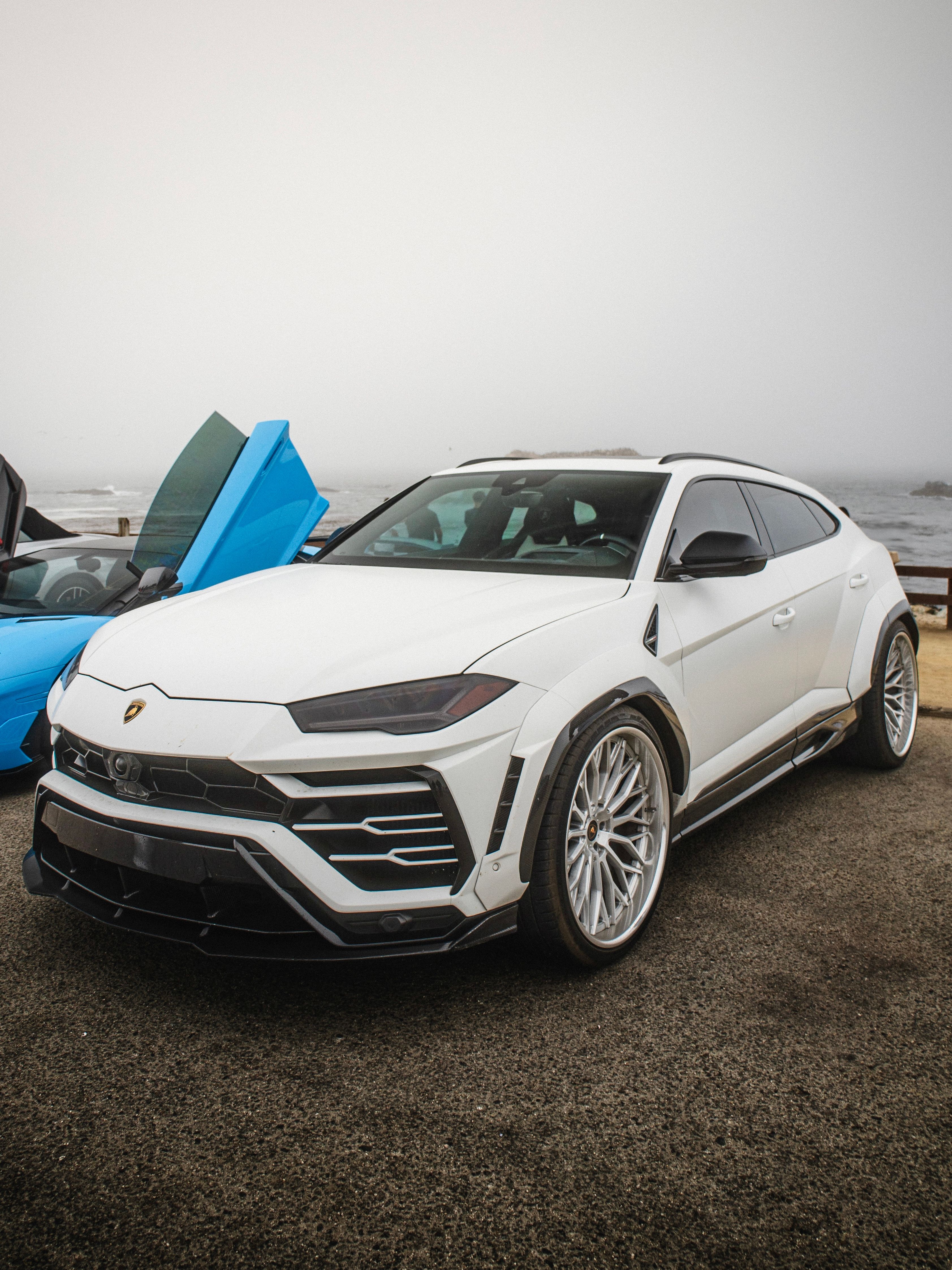 Lamborghini Urus with Motivo Forged CS-S custom wheels in gloss brushed clear face and gloss polished clear lip side view — view 5