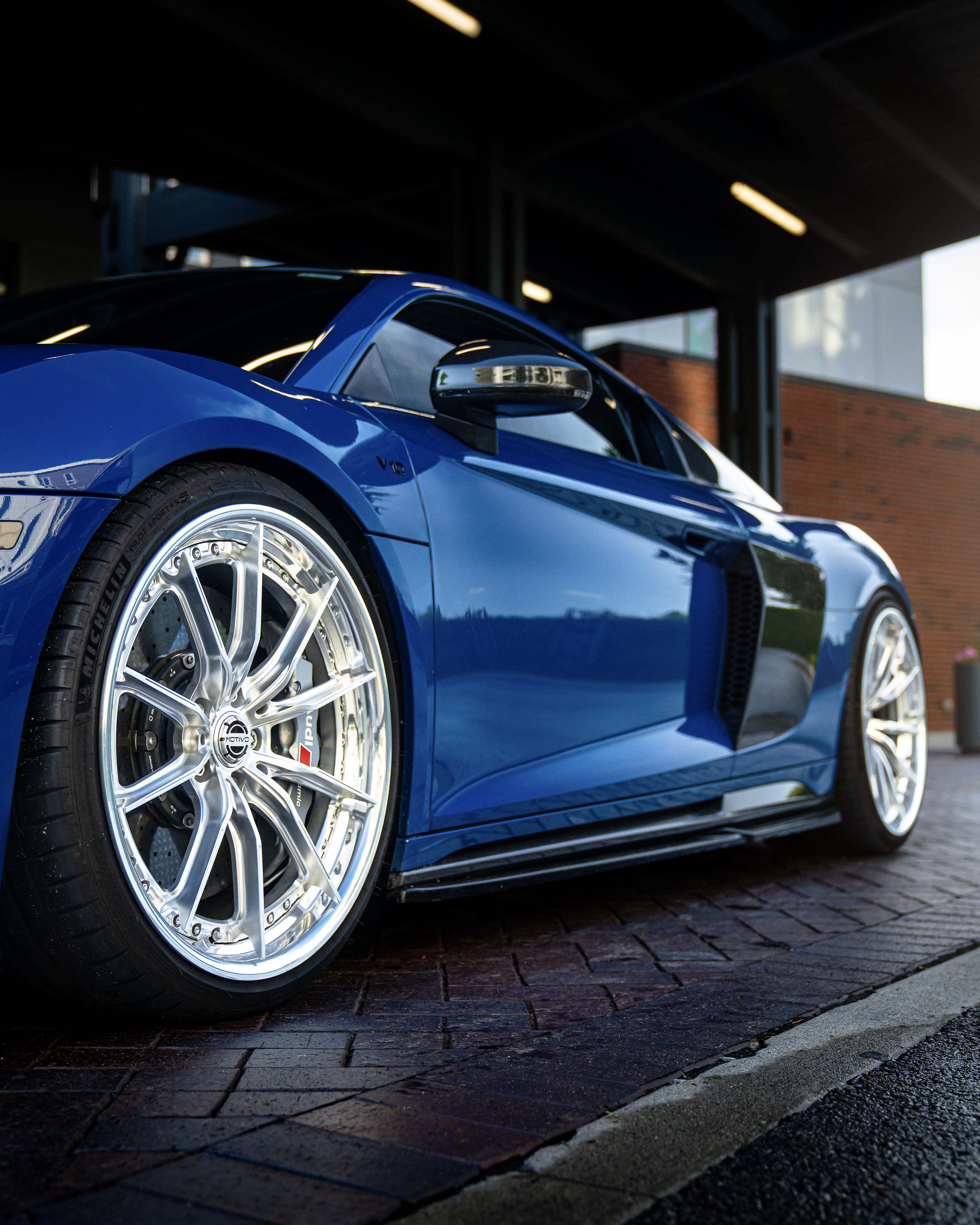 Gen 3 Audi R8 with Motivo Forged CS-M custom wheels in gloss brushed clear face and gloss polished clear lip side view — view 2