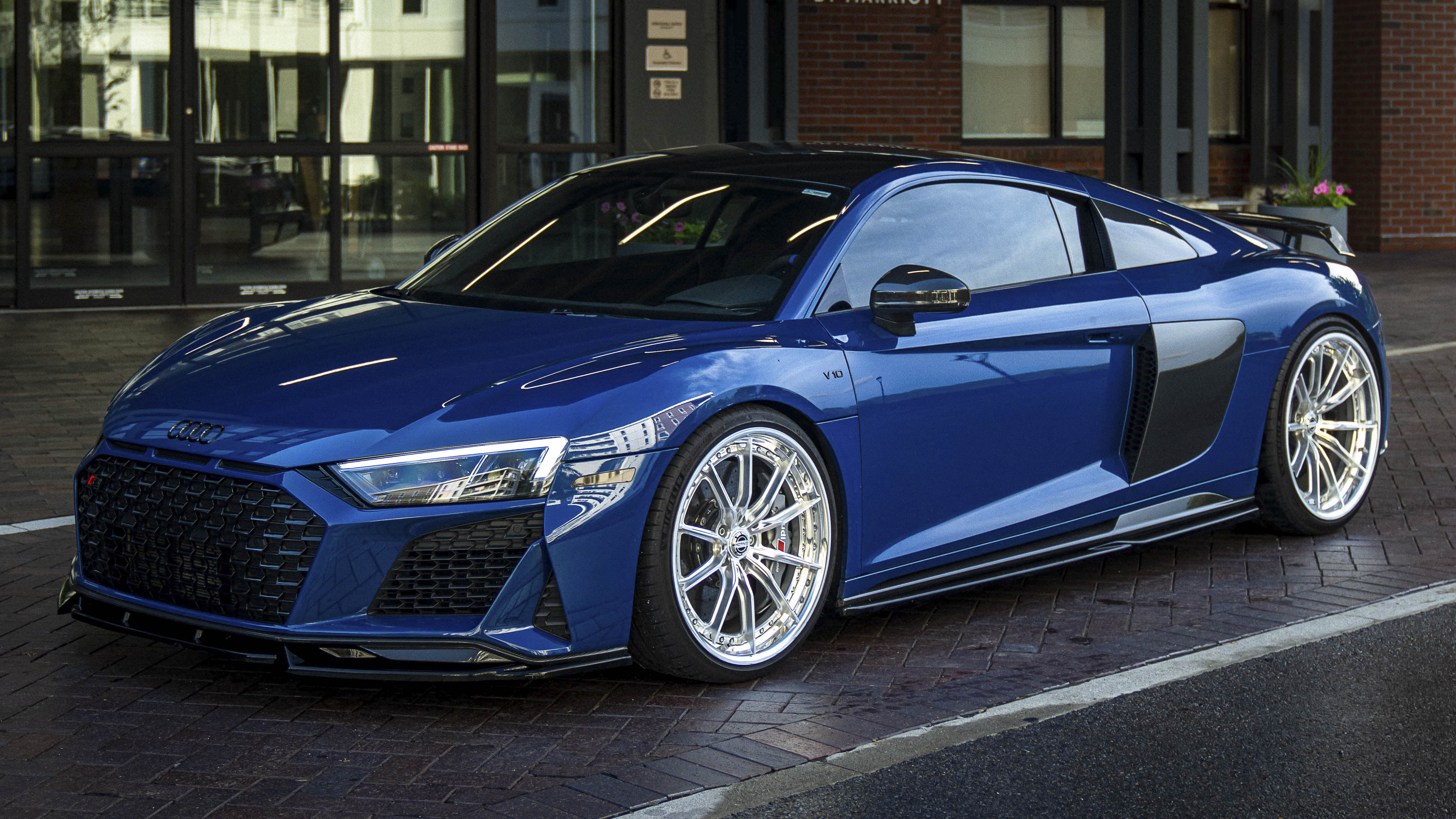 Gen 3 Audi R8 with Motivo Forged CS-M custom wheels in gloss brushed clear face and gloss polished clear lip side view