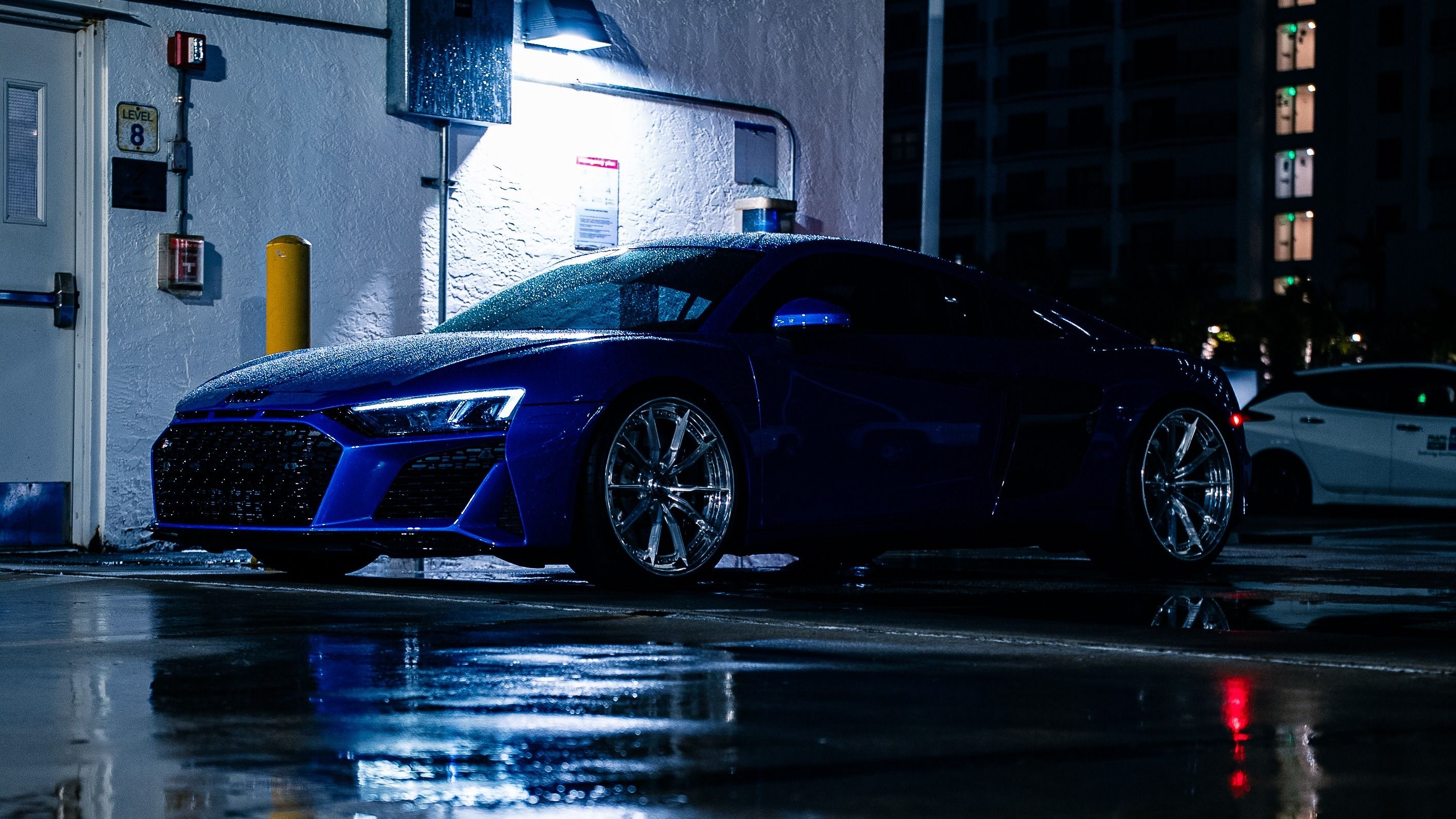 Gen 3 Audi R8 with Motivo Forged CS-M custom wheels in gloss brushed clear face and gloss polished clear lip side view