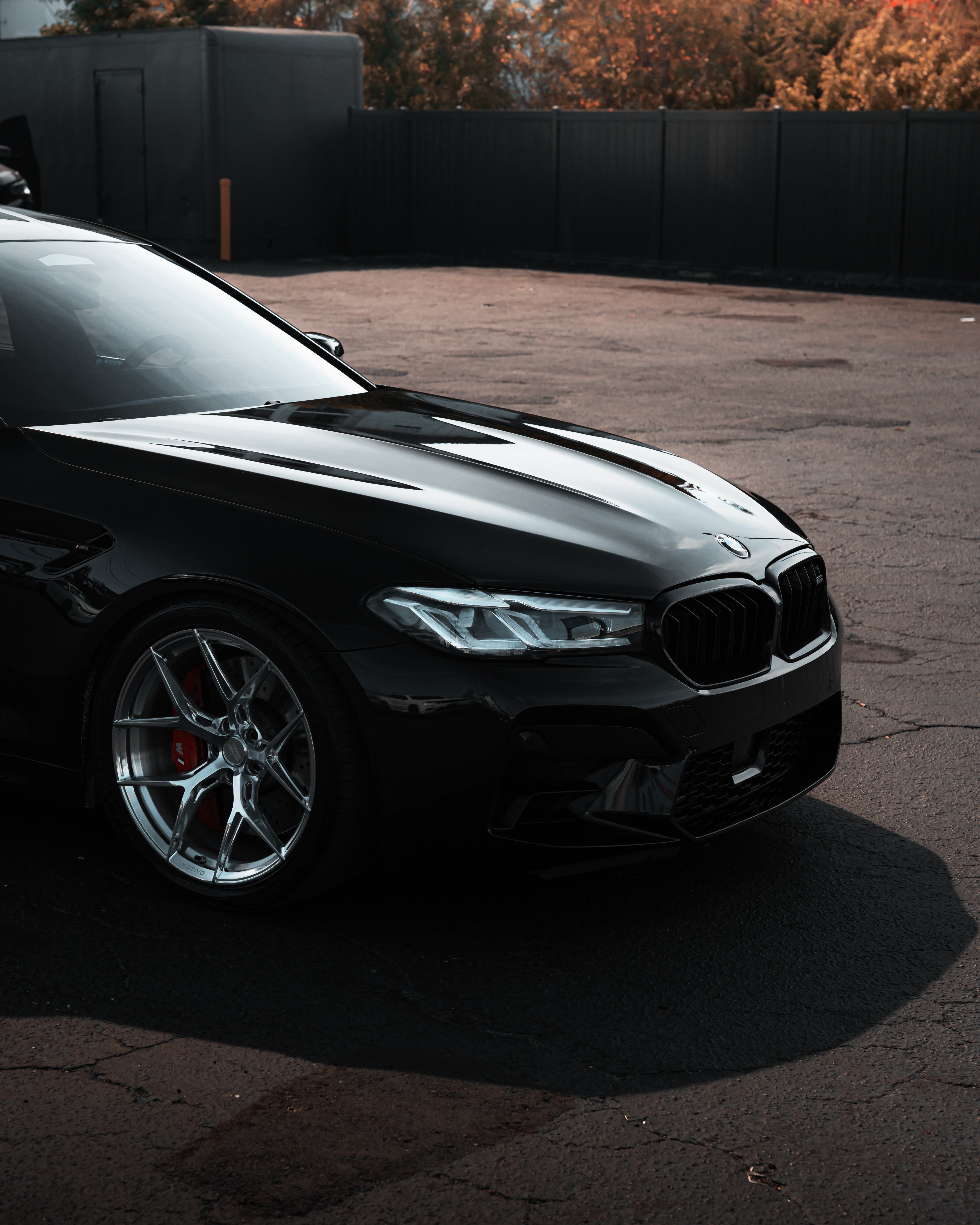 F90 BMW M5 LCI with Motivo Forged MB-H custom wheels in gloss polished clear finish side view — view 5