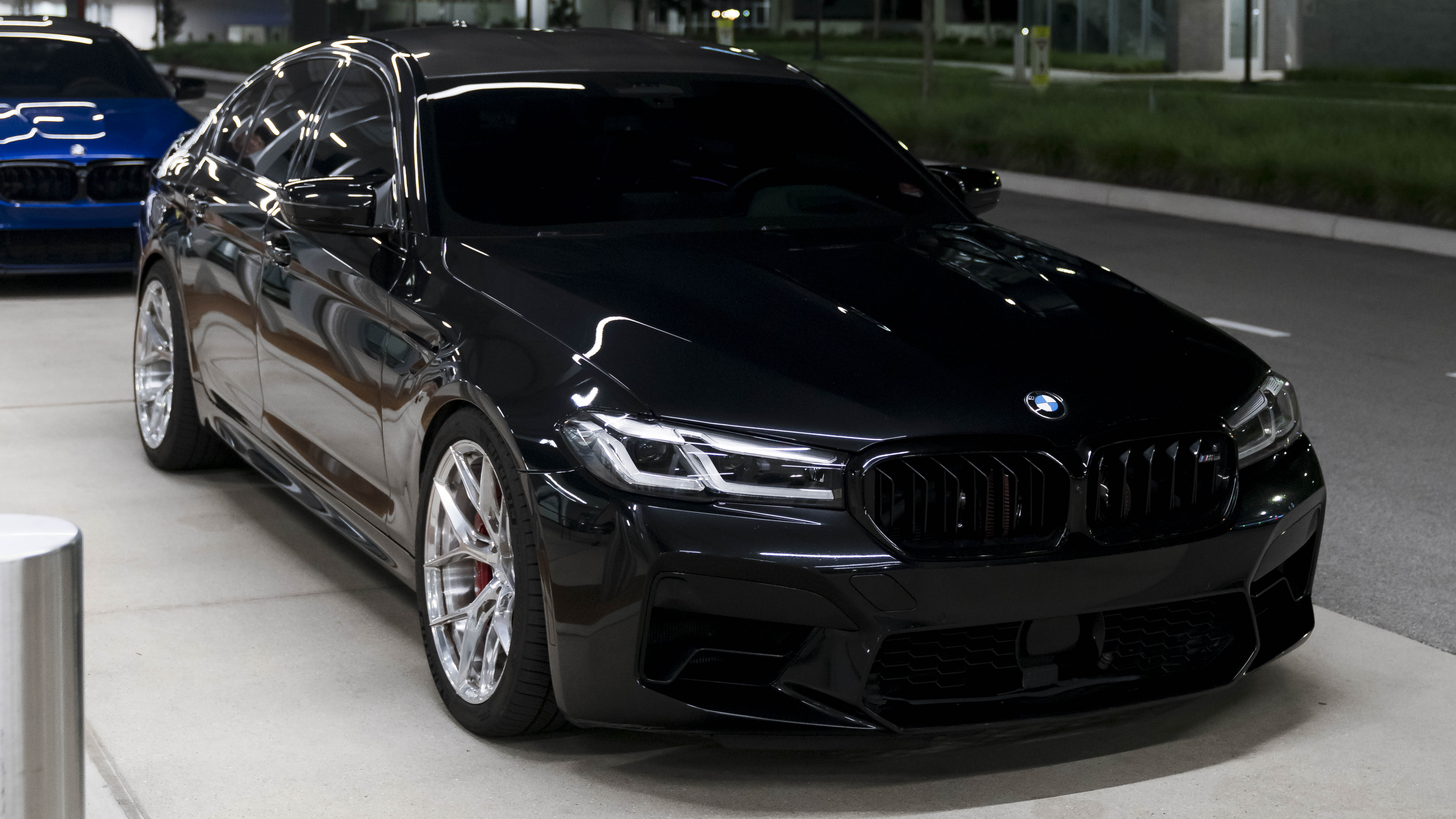 F90 BMW M5 LCI with Motivo Forged MB-H custom wheels in gloss polished clear finish side view