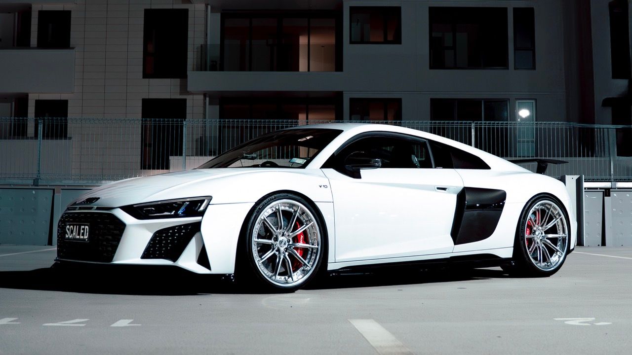 Gen 3 Audi R8 with Motivo Forged CS-M custom wheels in gloss brushed clear face and gloss polished clear lip side view