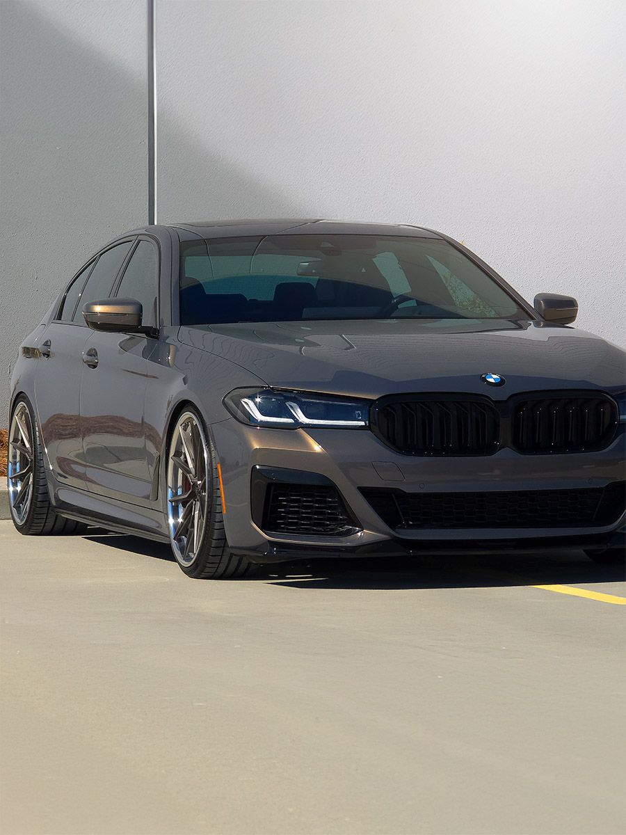 G30 BMW M550i LCI with Motivo Forged CS-R custom wheels in frozen brushed gunmetal face and gloss polished clear lip side view — view 4