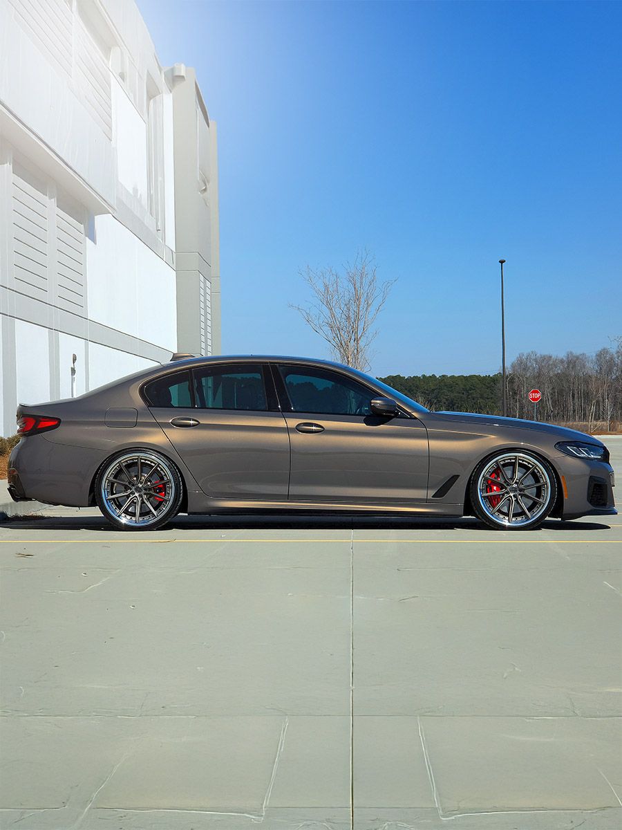 G30 BMW M550i LCI with Motivo Forged CS-R custom wheels in frozen brushed gunmetal face and gloss polished clear lip side view — view 3