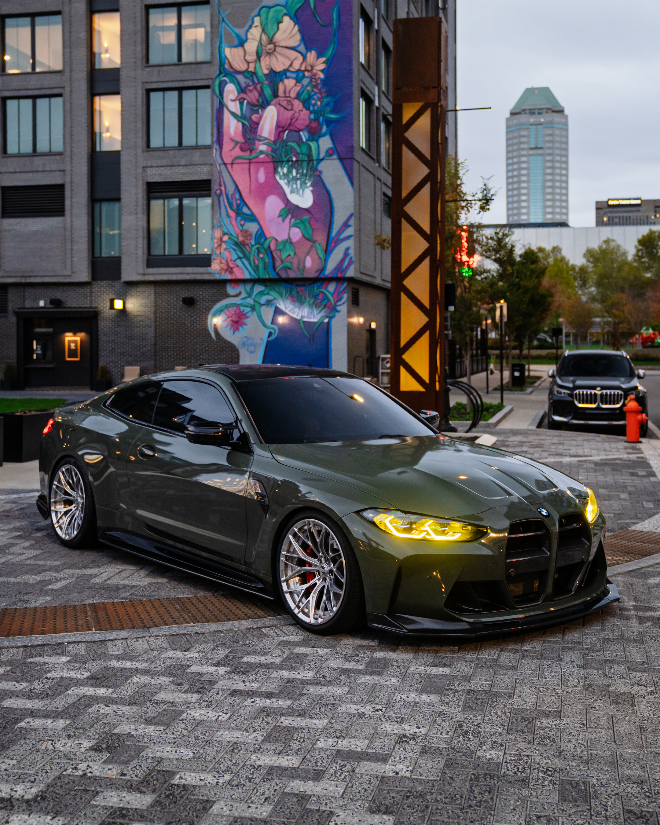 BMW M4 with Motivo Forged CS-C custom wheels in gloss polished clear face and brushed clear barrel side view — view 3