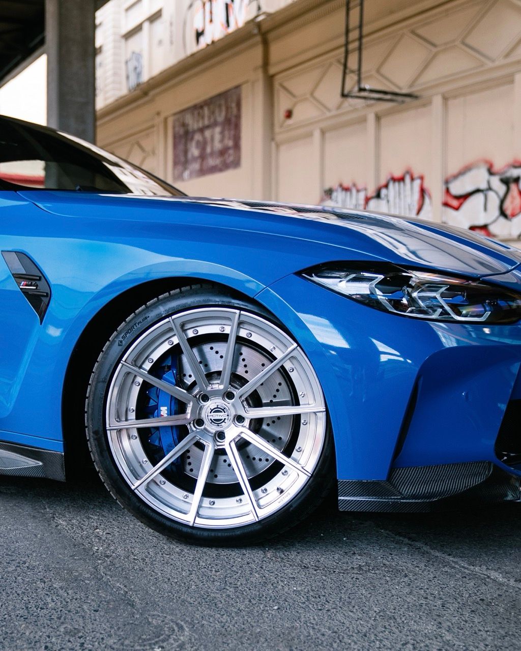 BMW M4 with Motivo Forged CS-U custom wheels in gloss polished clear face and brushed clear barrel side view — view 7