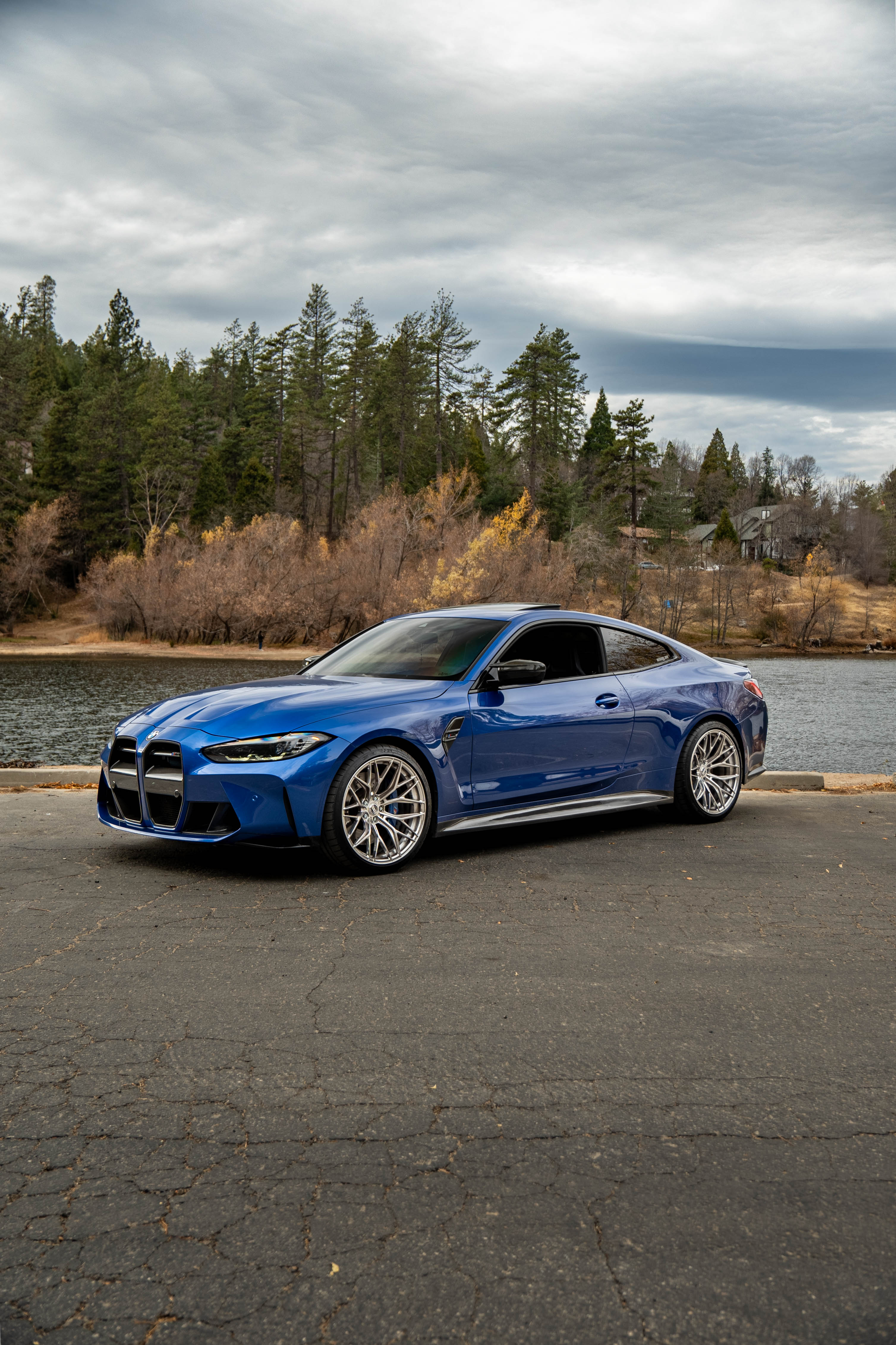 2022 BMW M4 with Motivo Forged MB-E custom wheels in gloss polished clear rear view