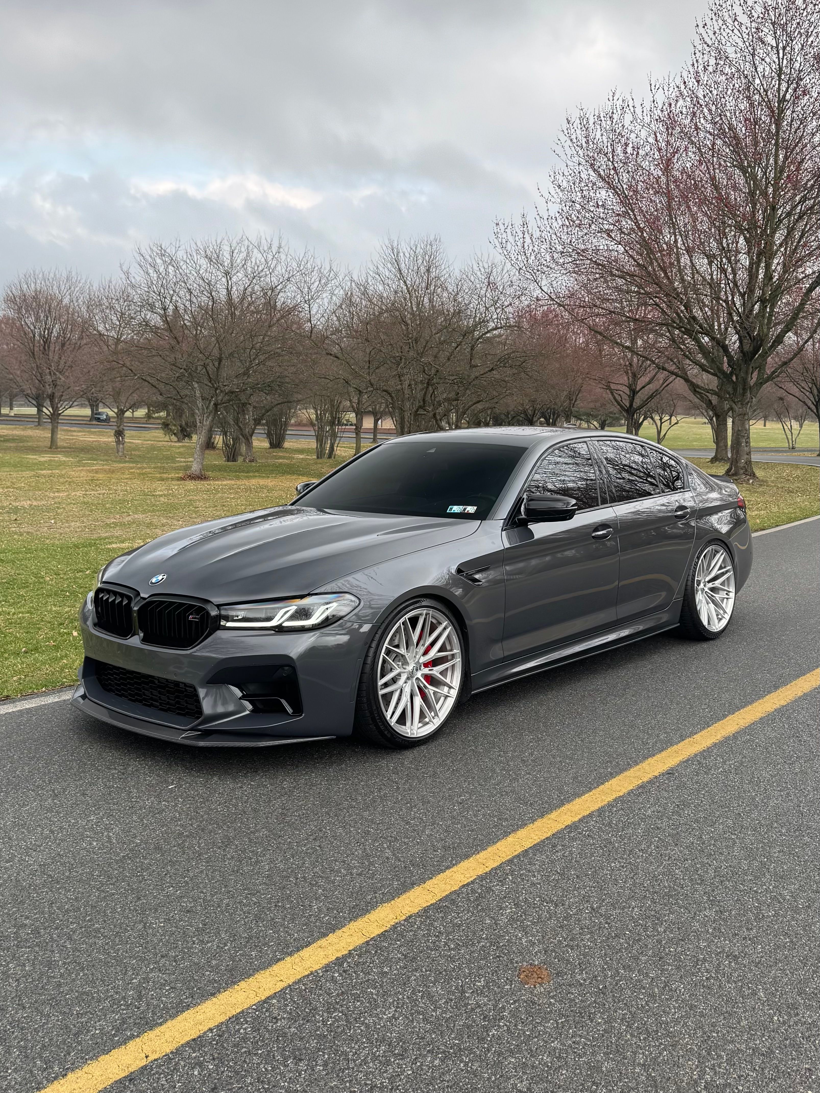 F90 BMW M5 LCI with Motivo Forged MB-F custom wheels in gloss brushed clear finish front side view — view 5