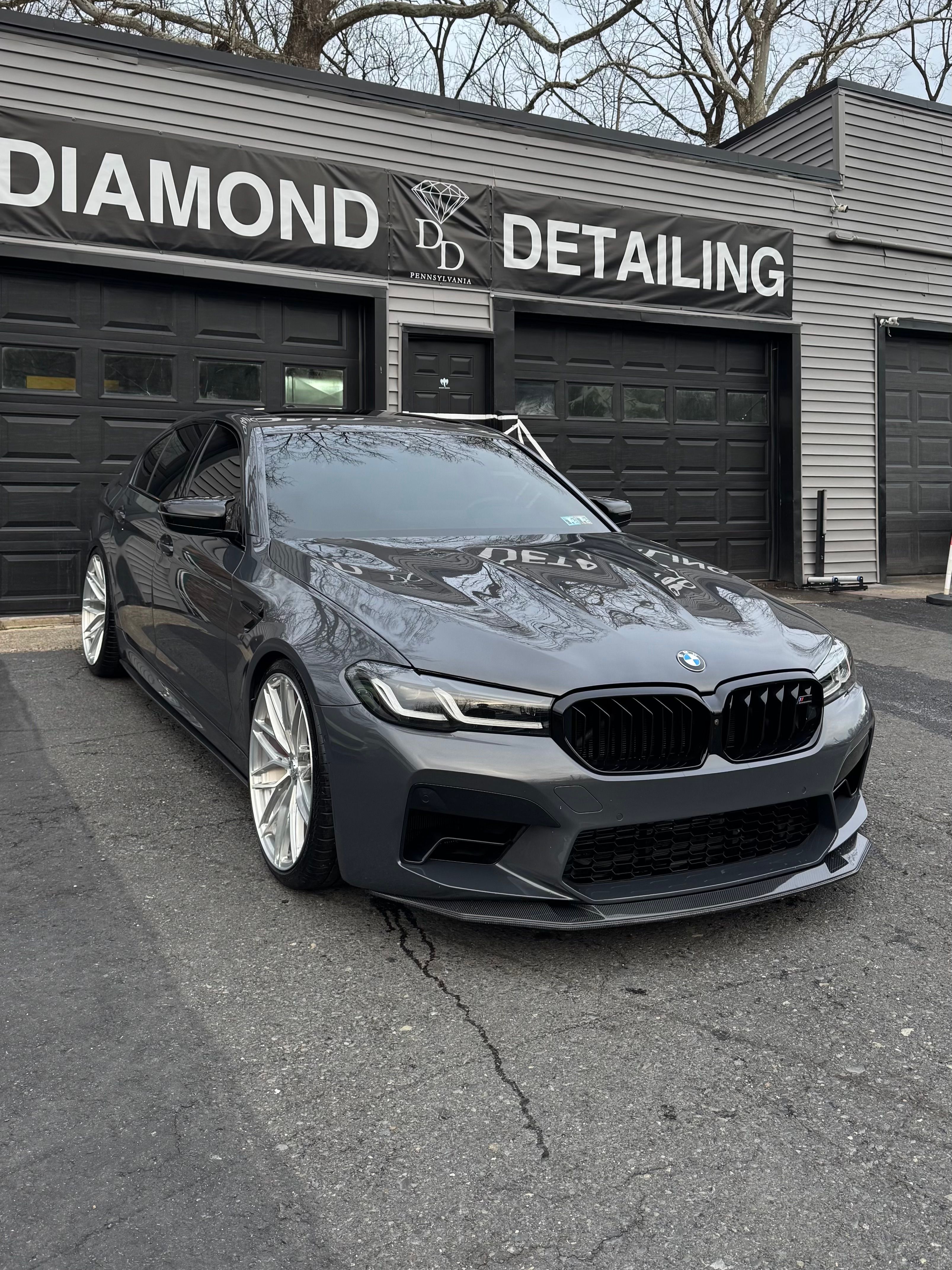 F90 BMW M5 LCI with Motivo Forged MB-F custom wheels in gloss brushed clear finish front side view — view 2