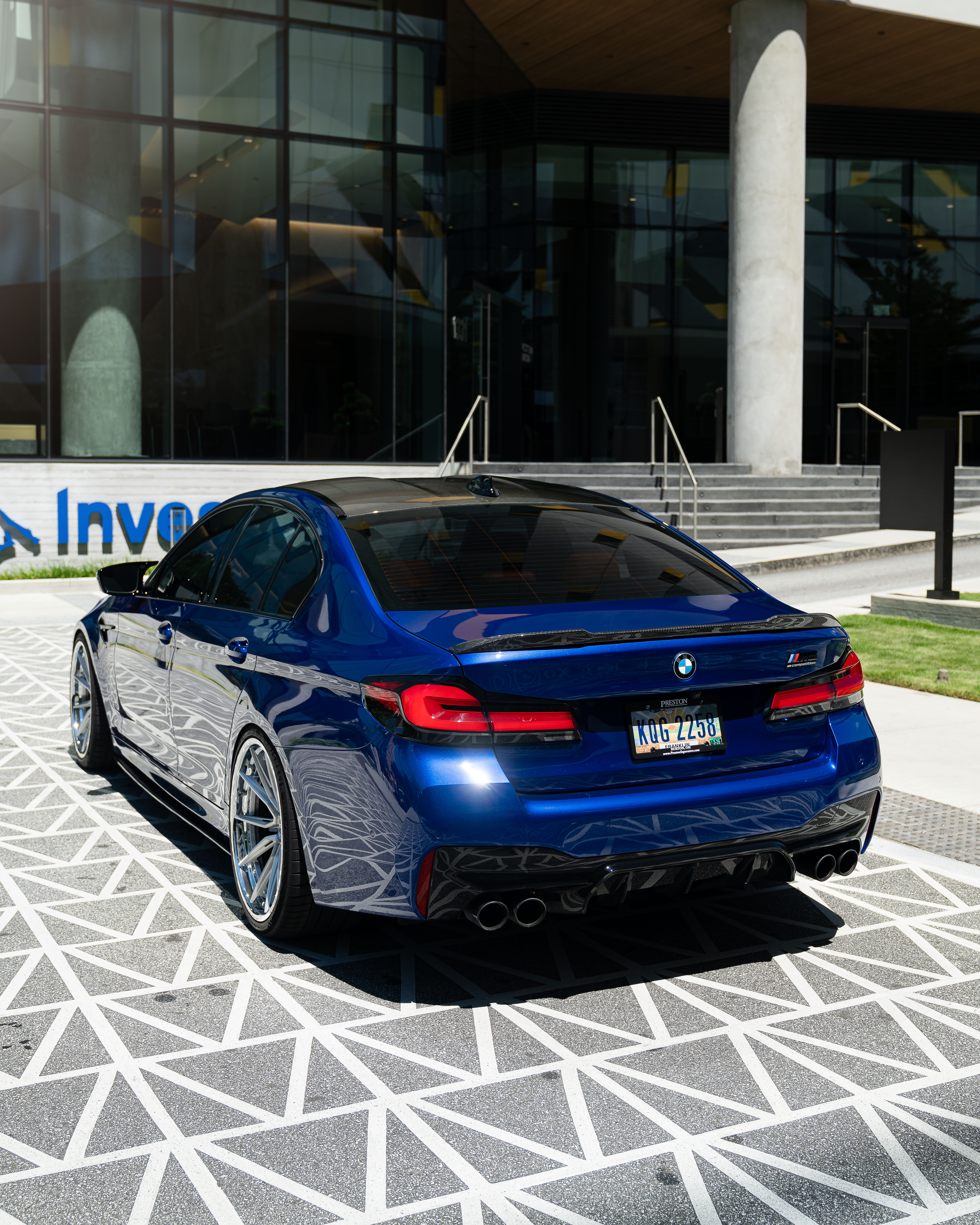 F90 BMW M5 LCI with Motivo Forged CS-R custom wheels in gloss brushed clear face and chrome lip side view — view 9