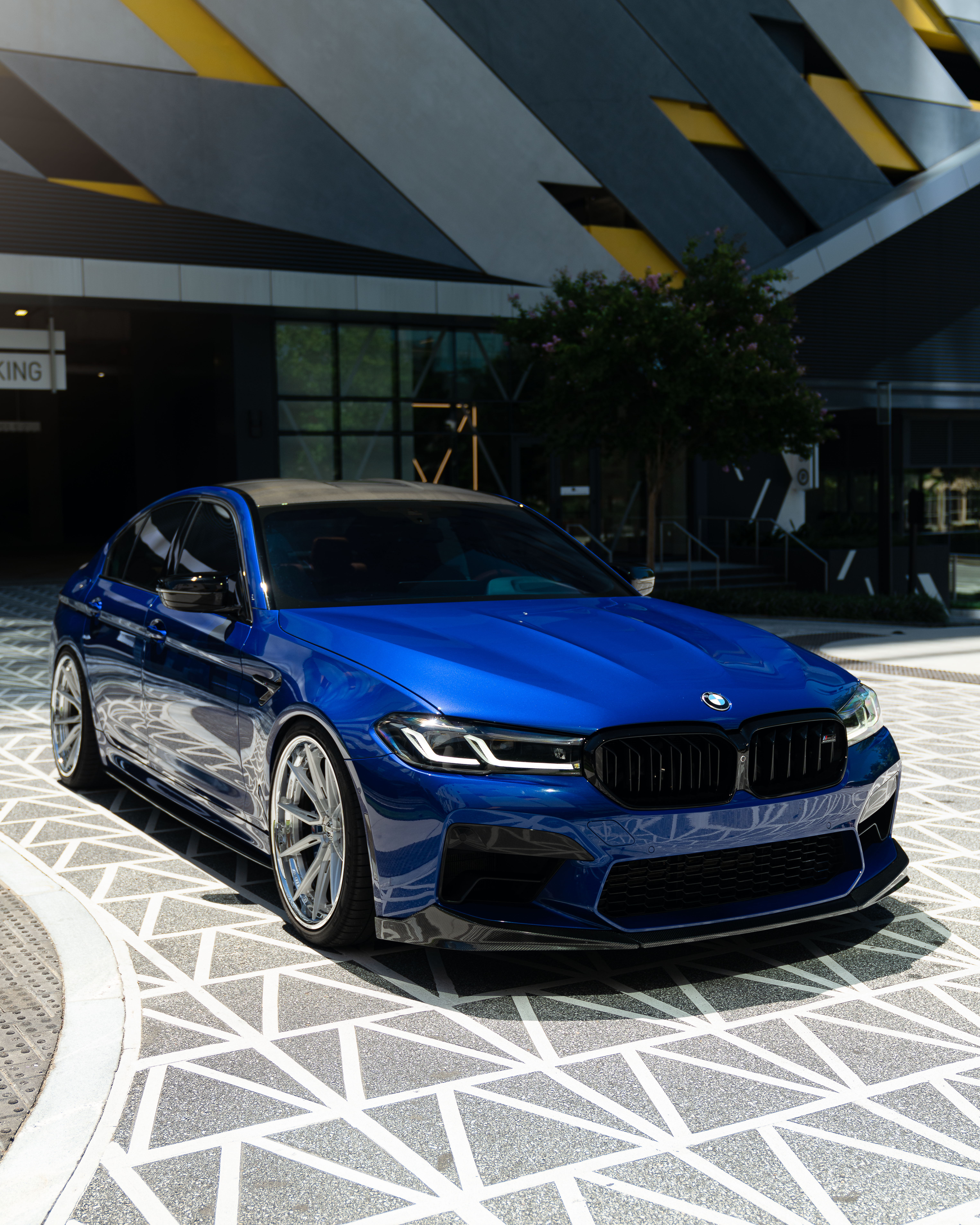F90 BMW M5 LCI with Motivo Forged CS-R custom wheels in gloss brushed clear face and chrome lip side view — view 2