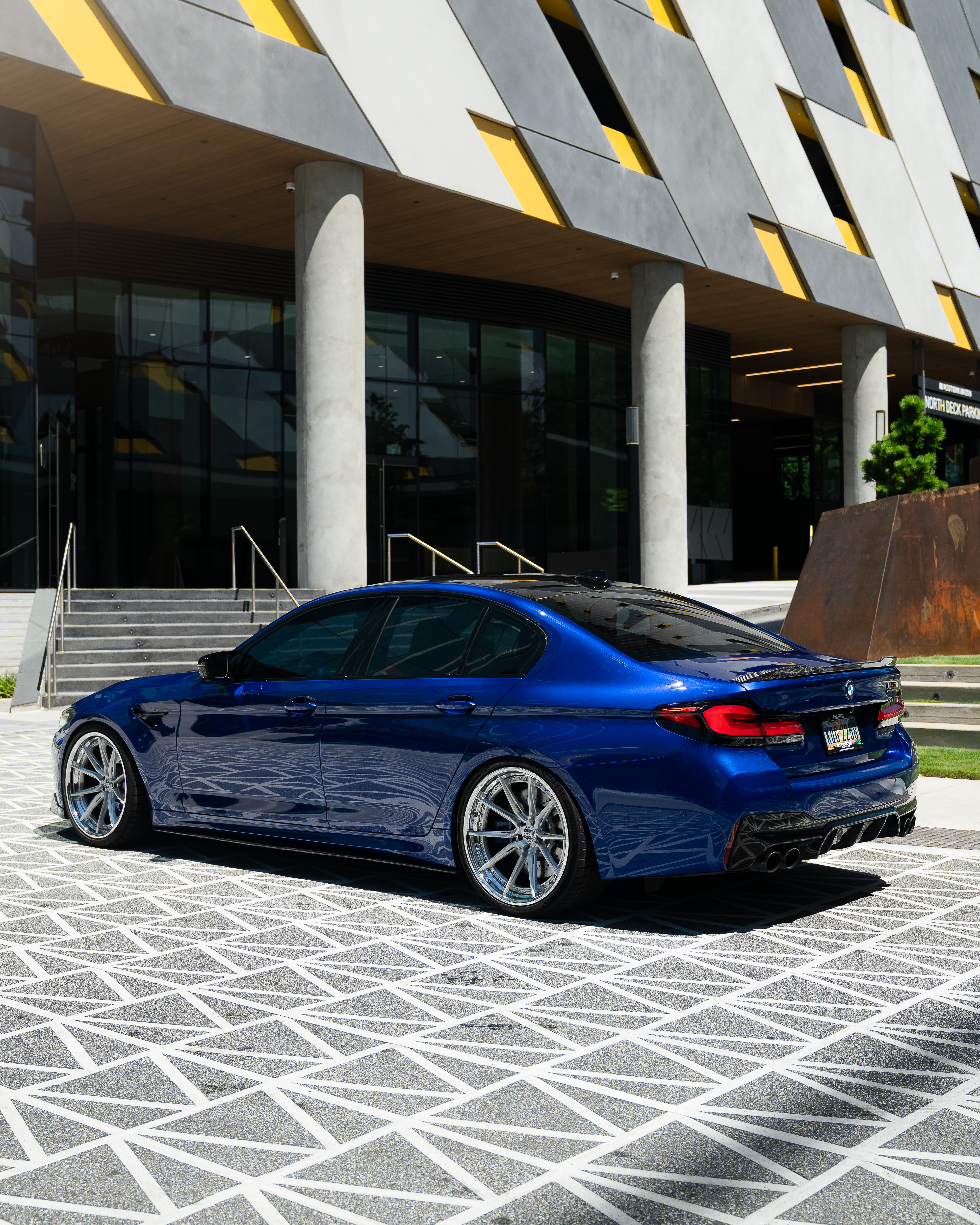 2021 BMW M5 with Motivo Forged CS-R custom wheels in gloss brushed clear and triple chrome detail view