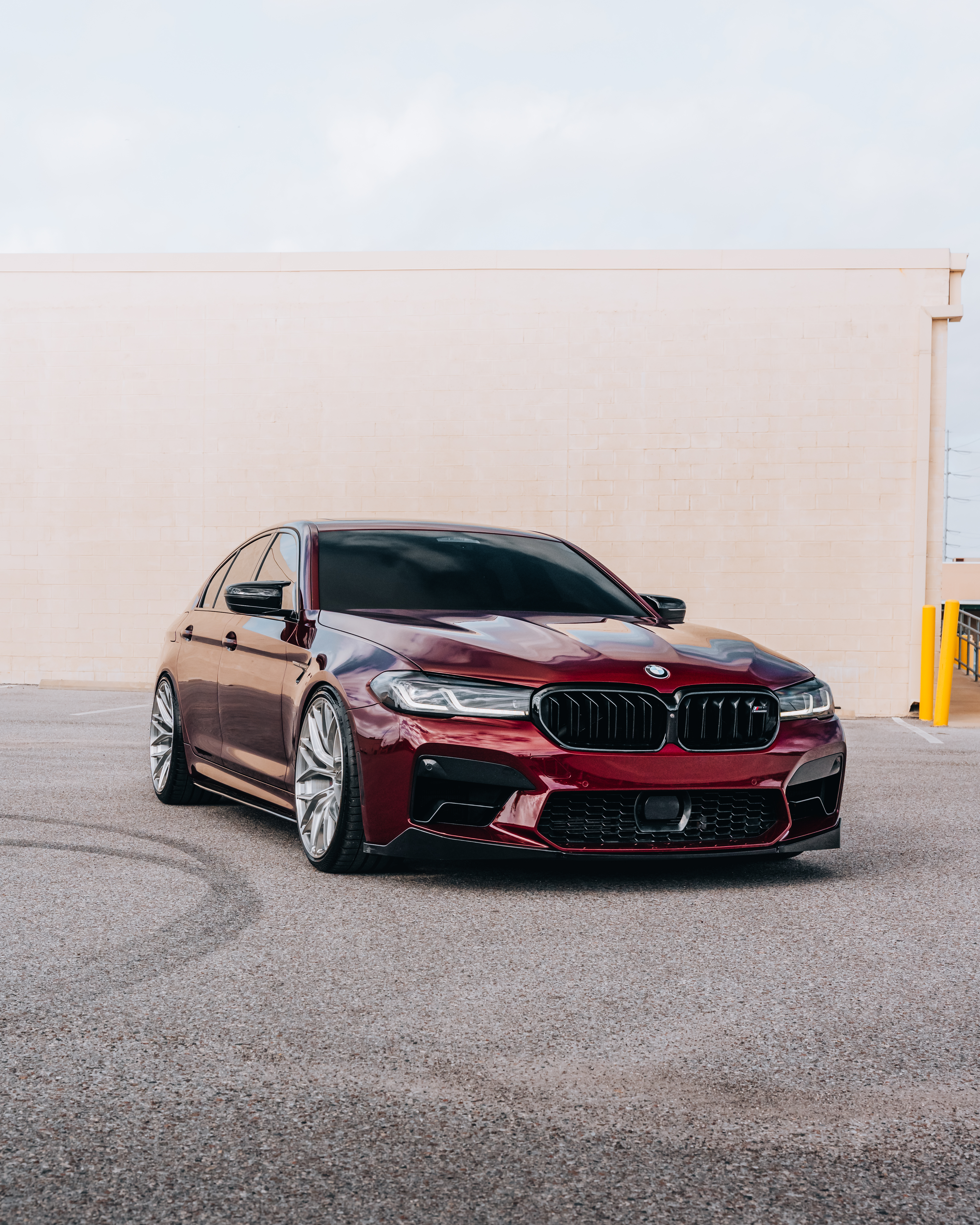 F90 BMW M5 LCI with Motivo Forged MB-E custom wheels in gloss brushed clear finish front side view — view 3