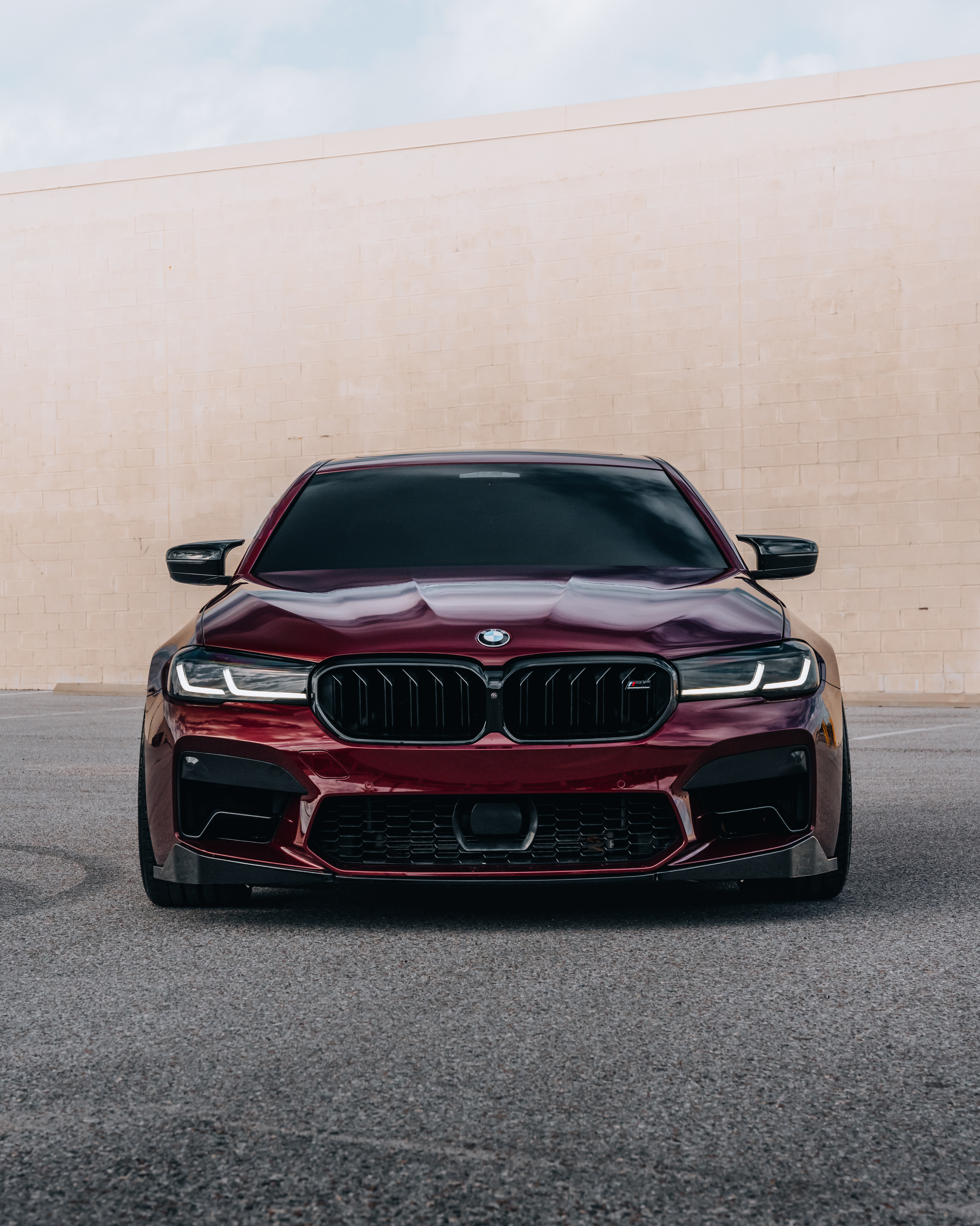 2023 BMW M5 with Motivo Forged MB-E custom wheels in  detail view
