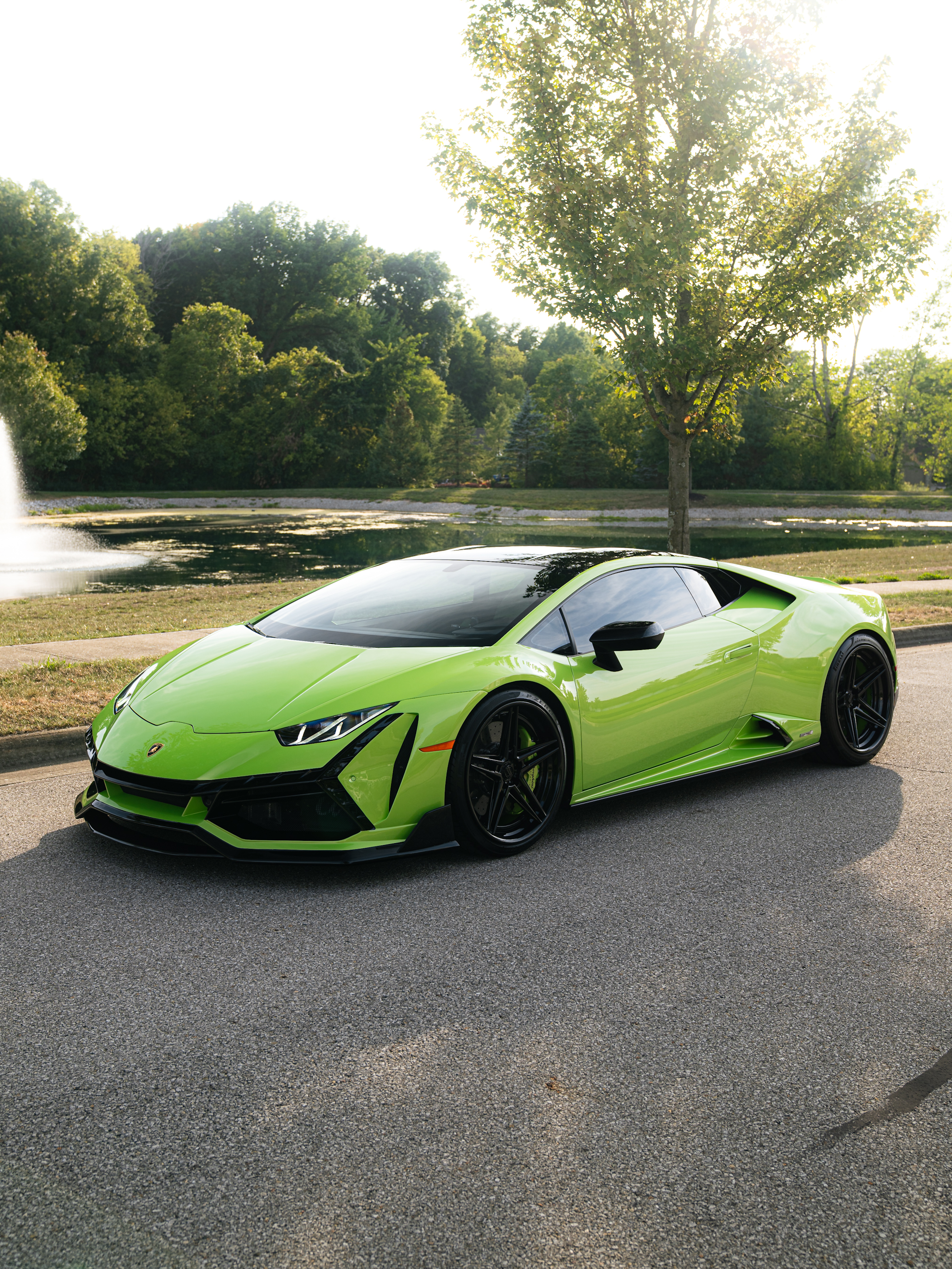 Lamborghini Huracan with Motivo Forged CS-D custom wheels in gloss black face and gloss black lip side view — view 3