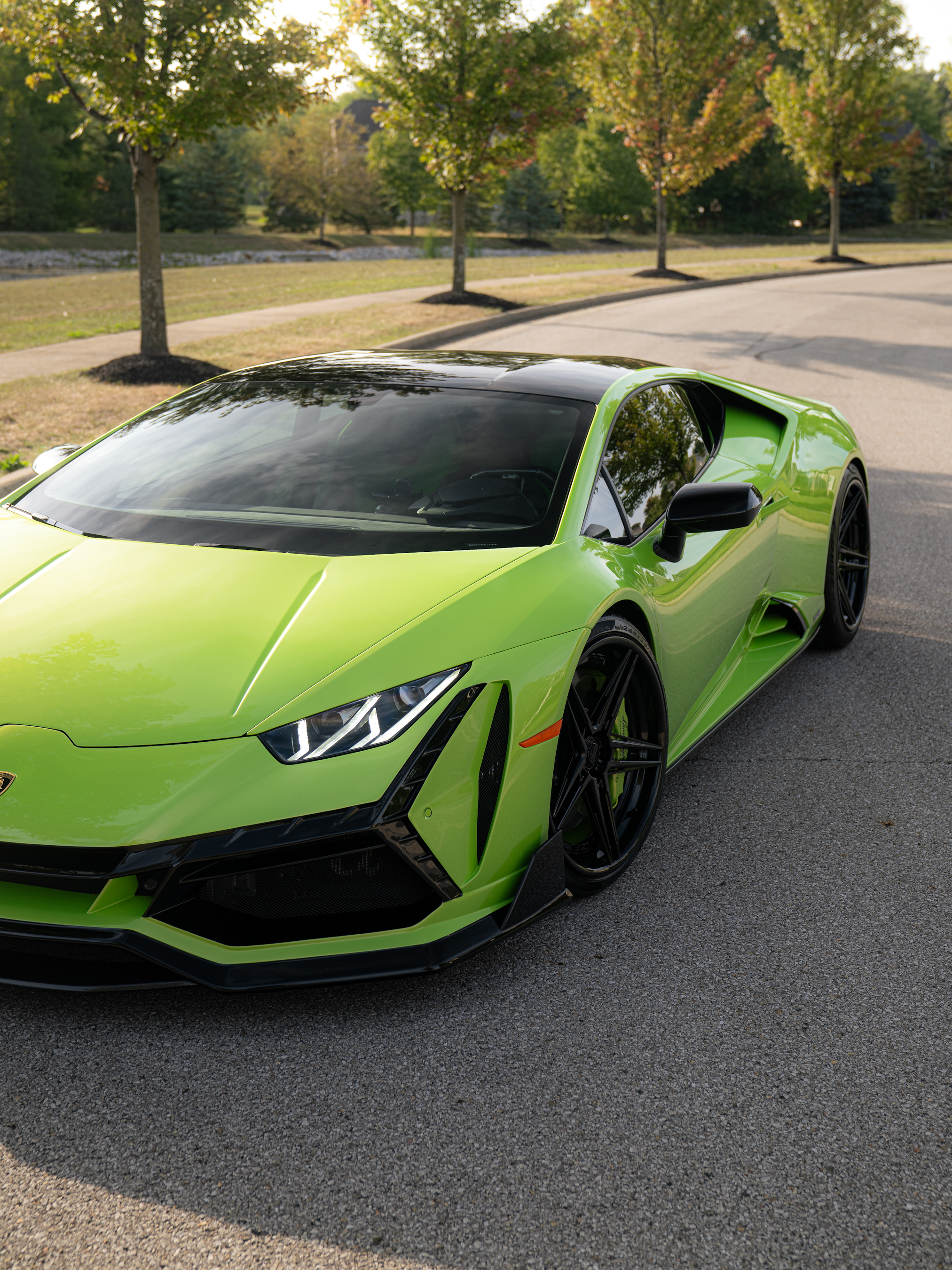 Lamborghini Huracan with Motivo Forged CS-D custom wheels in gloss black face and gloss black lip side view — view 9