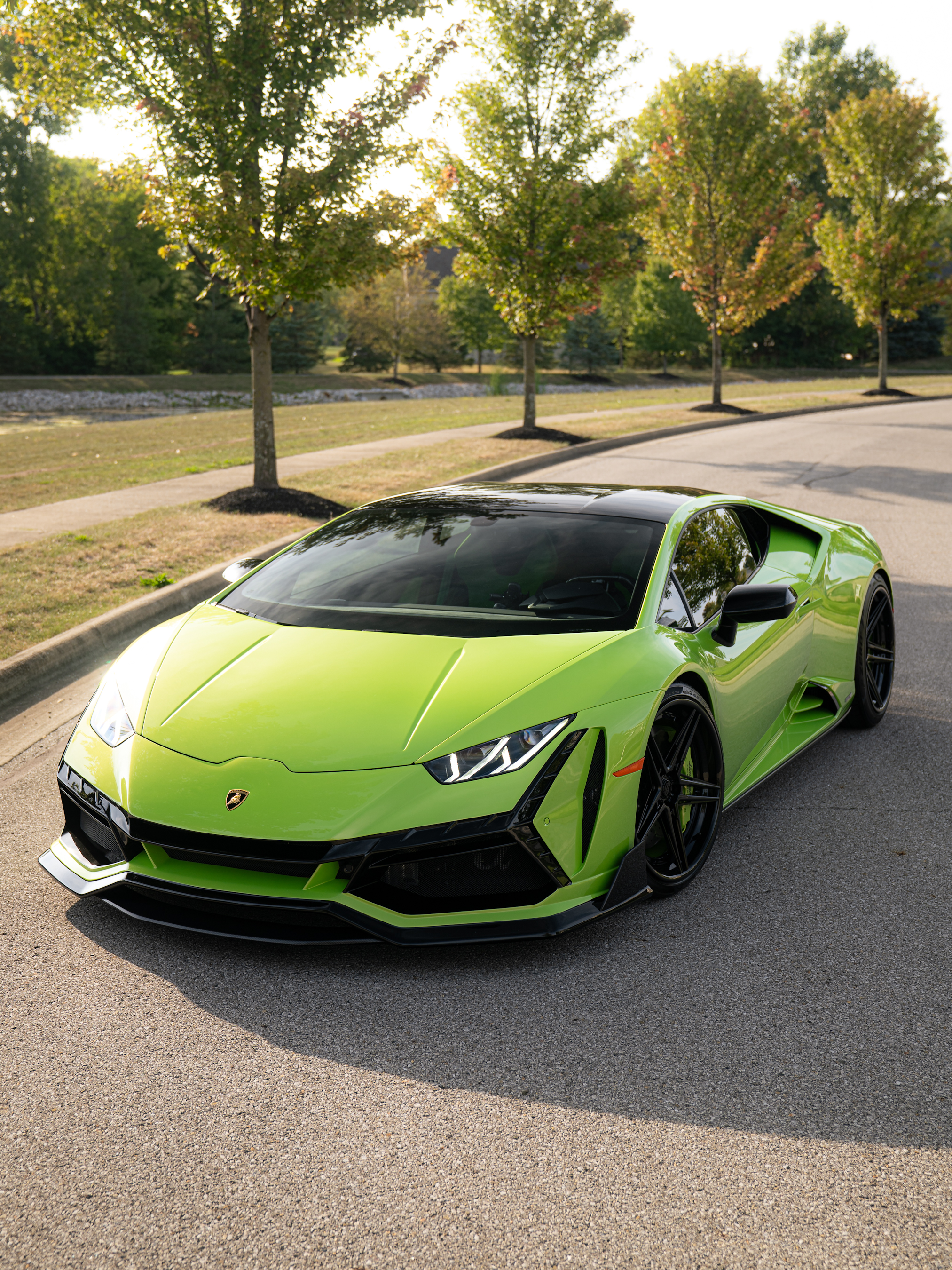 Lamborghini Huracan with Motivo Forged CS-D custom wheels in gloss black face and gloss black lip side view — view 2