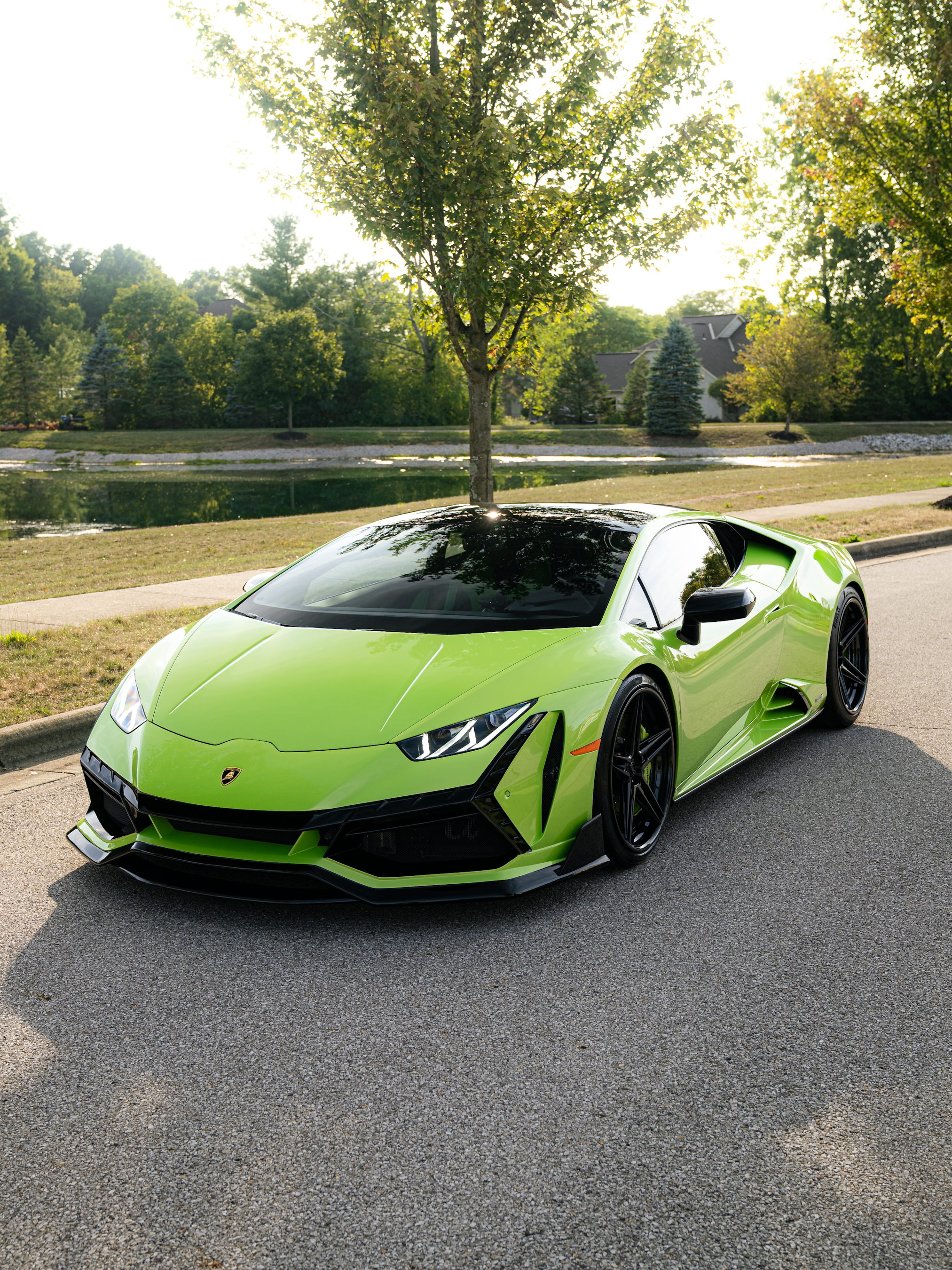 Lamborghini Huracan with Motivo Forged CS-D custom wheels in gloss black face and gloss black lip side view — view 5