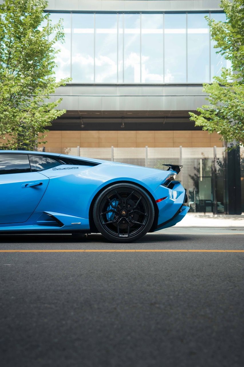 Lamborghini Huracan Tecnica with Motivo Forged MB-L custom wheels in gloss black face side view — view 24