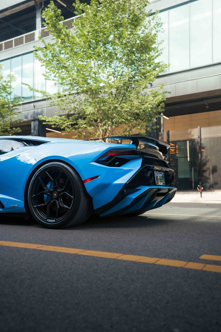 Lamborghini Huracan Tecnica with Motivo Forged MB-L custom wheels in gloss black face side view — view 35
