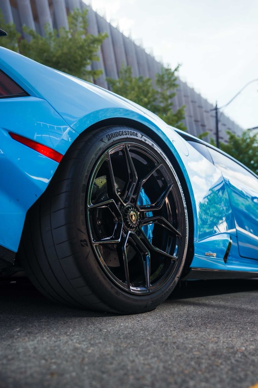 Lamborghini Huracan Tecnica with Motivo Forged MB-L custom wheels in gloss black face side view — view 7