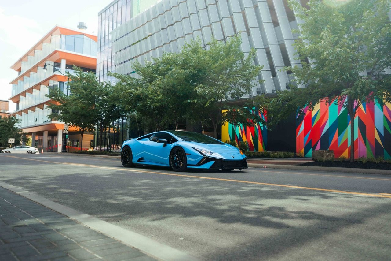Lamborghini Huracan Tecnica with Motivo Forged MB-L custom wheels in gloss black face side view — view 9