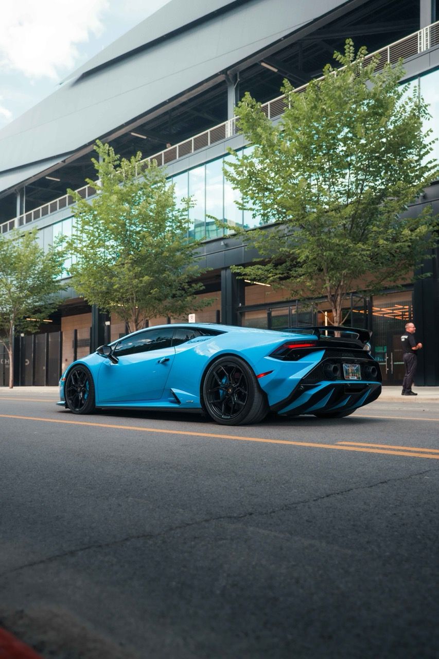 Lamborghini Huracan Tecnica with Motivo Forged MB-L custom wheels in gloss black face side view — view 23