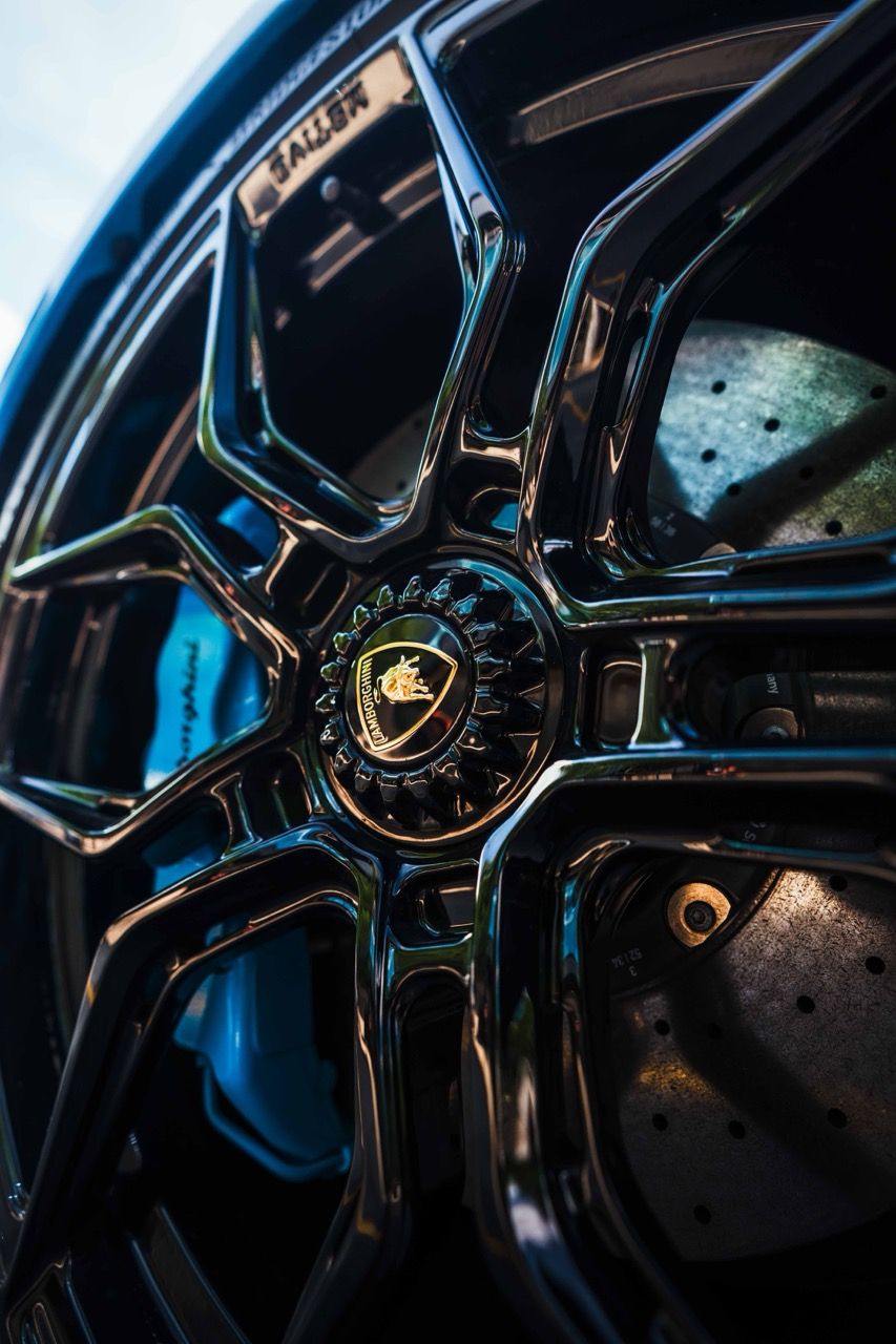 Lamborghini Huracan Tecnica with Motivo Forged MB-L custom wheels in gloss black face side view — view 14