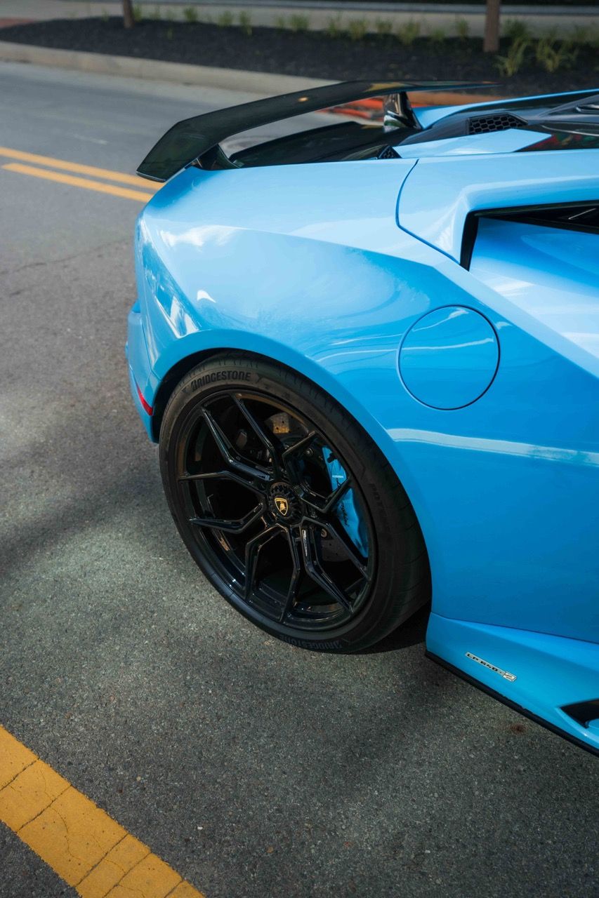Lamborghini Huracan Tecnica with Motivo Forged MB-L custom wheels in gloss black face side view — view 22