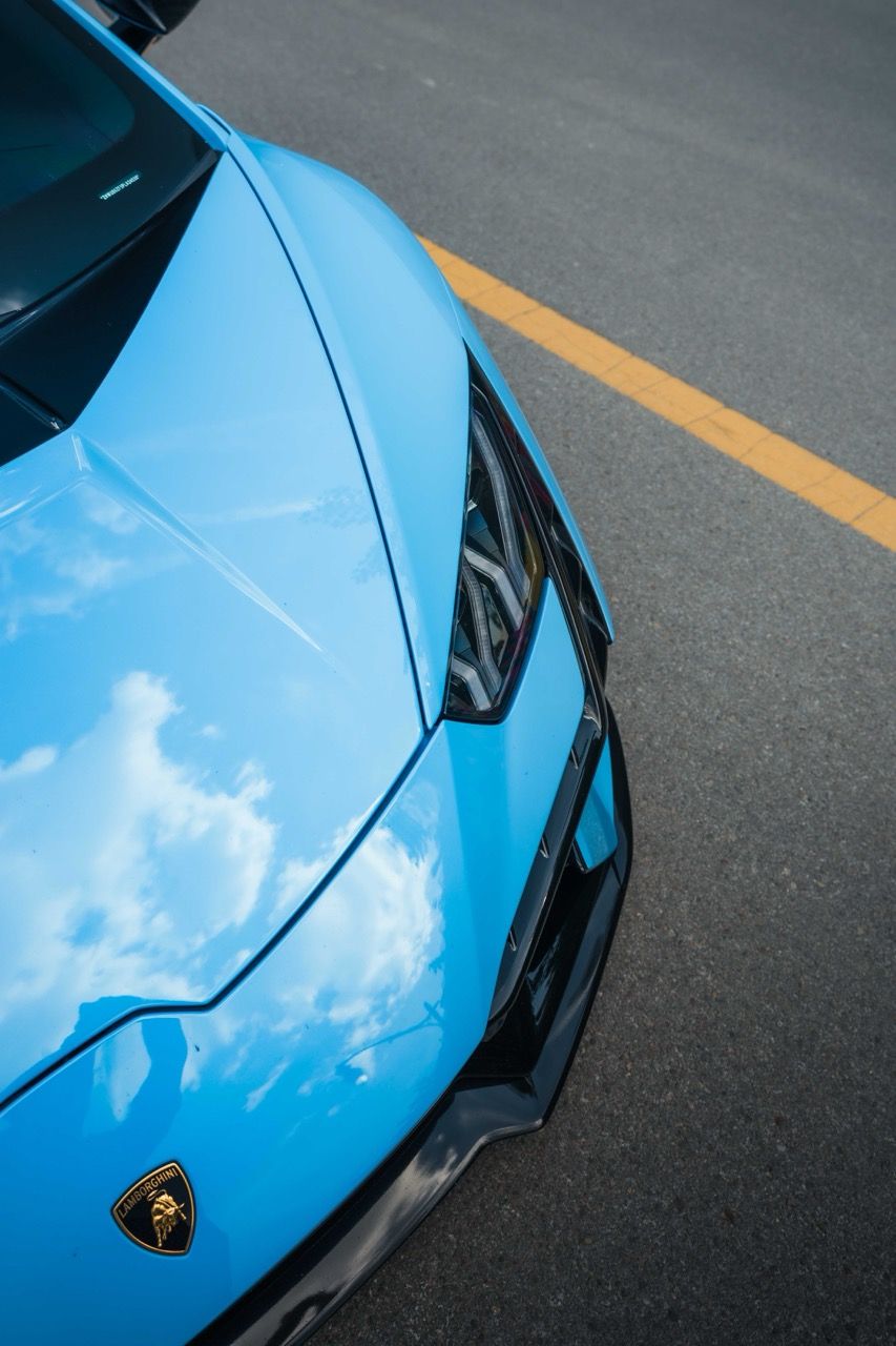 Lamborghini Huracan Tecnica with Motivo Forged MB-L custom wheels in gloss black face side view — view 41