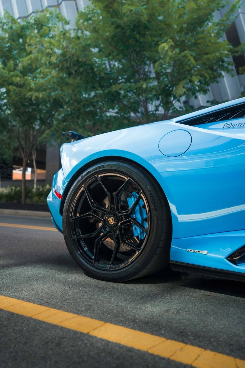 Lamborghini Huracan Tecnica with Motivo Forged MB-L custom wheels in gloss black rear close view