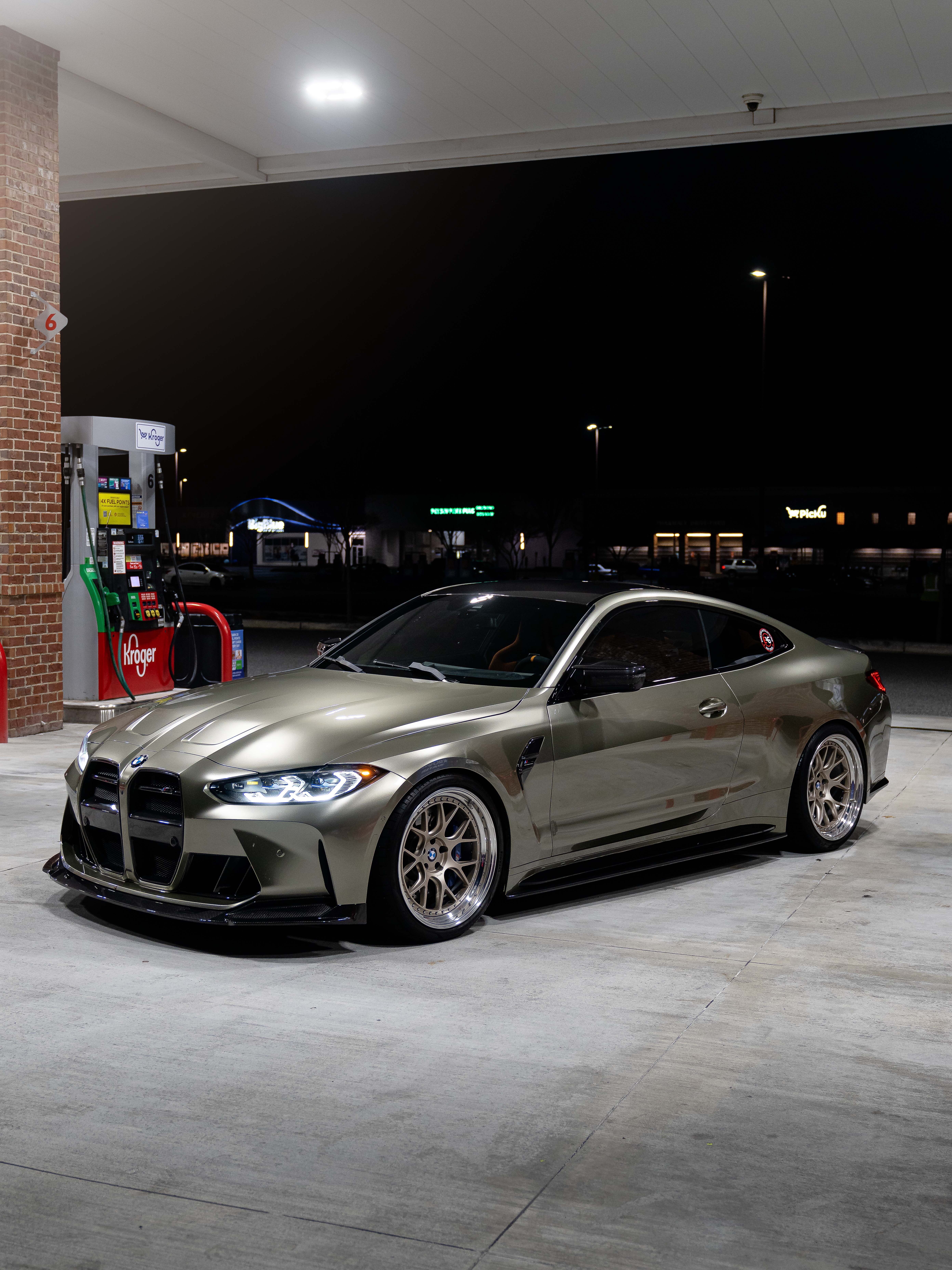 BMW M4 with Motivo Forged CS-H custom wheels in frozen white gold face and gloss polished clear lip side view — view 3