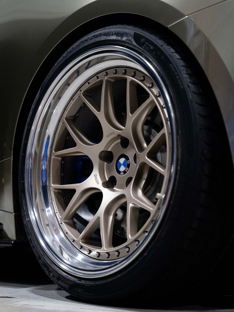 BMW M4 with Motivo Forged CS-H custom wheels in frozen white gold face and gloss polished clear lip side view — view 5