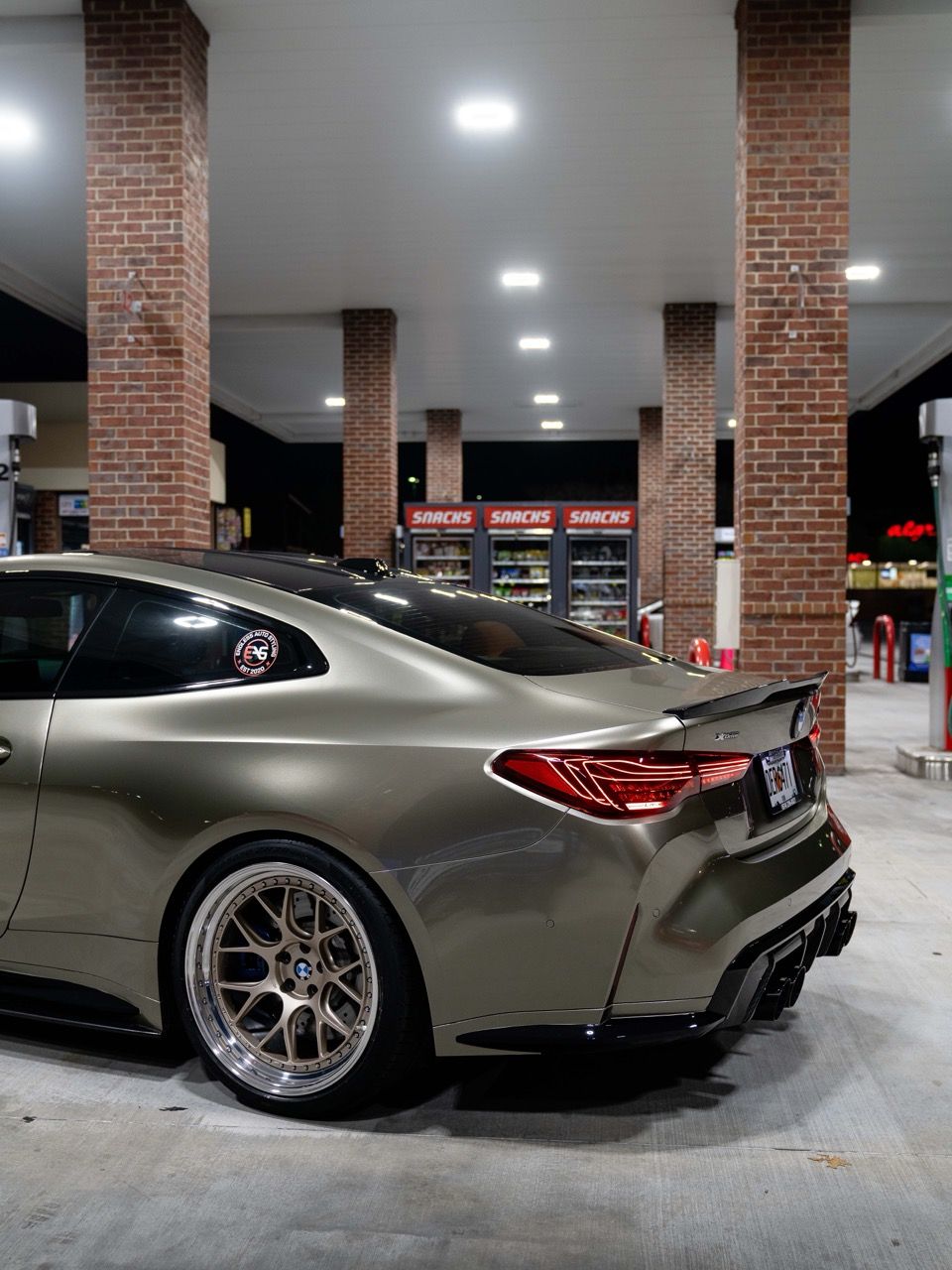 BMW M4 with Motivo Forged CS-H custom wheels in frozen white gold face and gloss polished clear lip side view — view 4