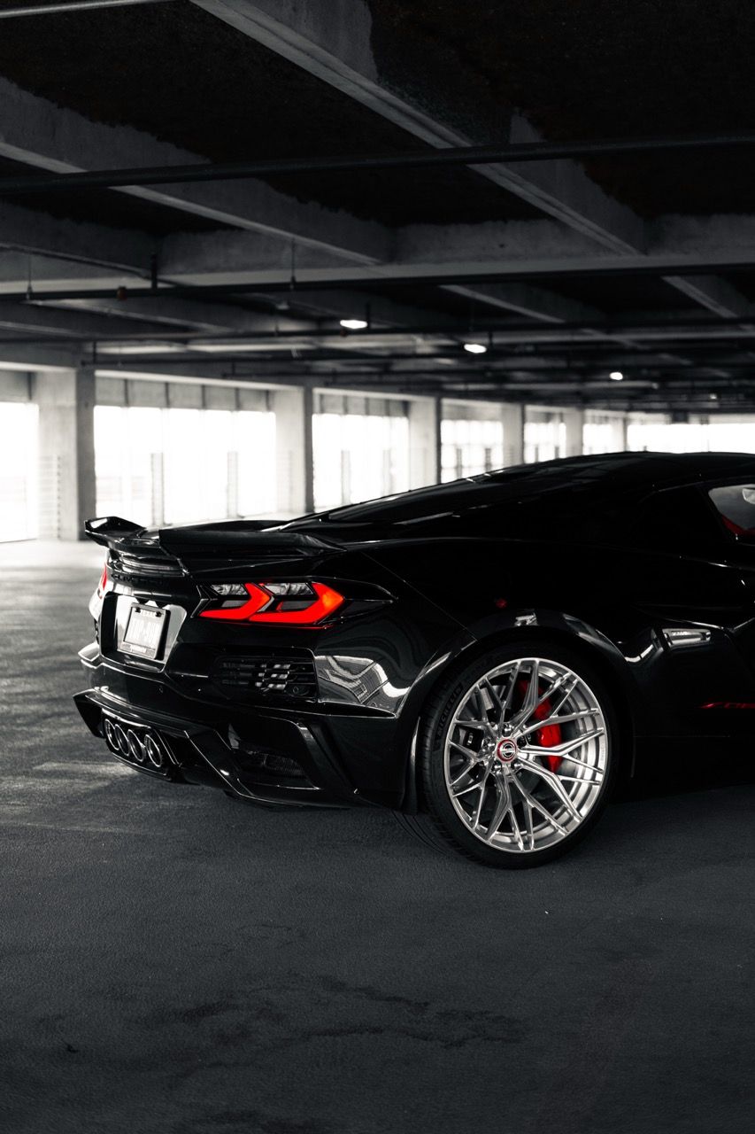 Chevy Corvette Z06 C8 z06cscwith Motivo Forged CS-C custom wheels in gloss polished clear face and brushed clear barrel side view